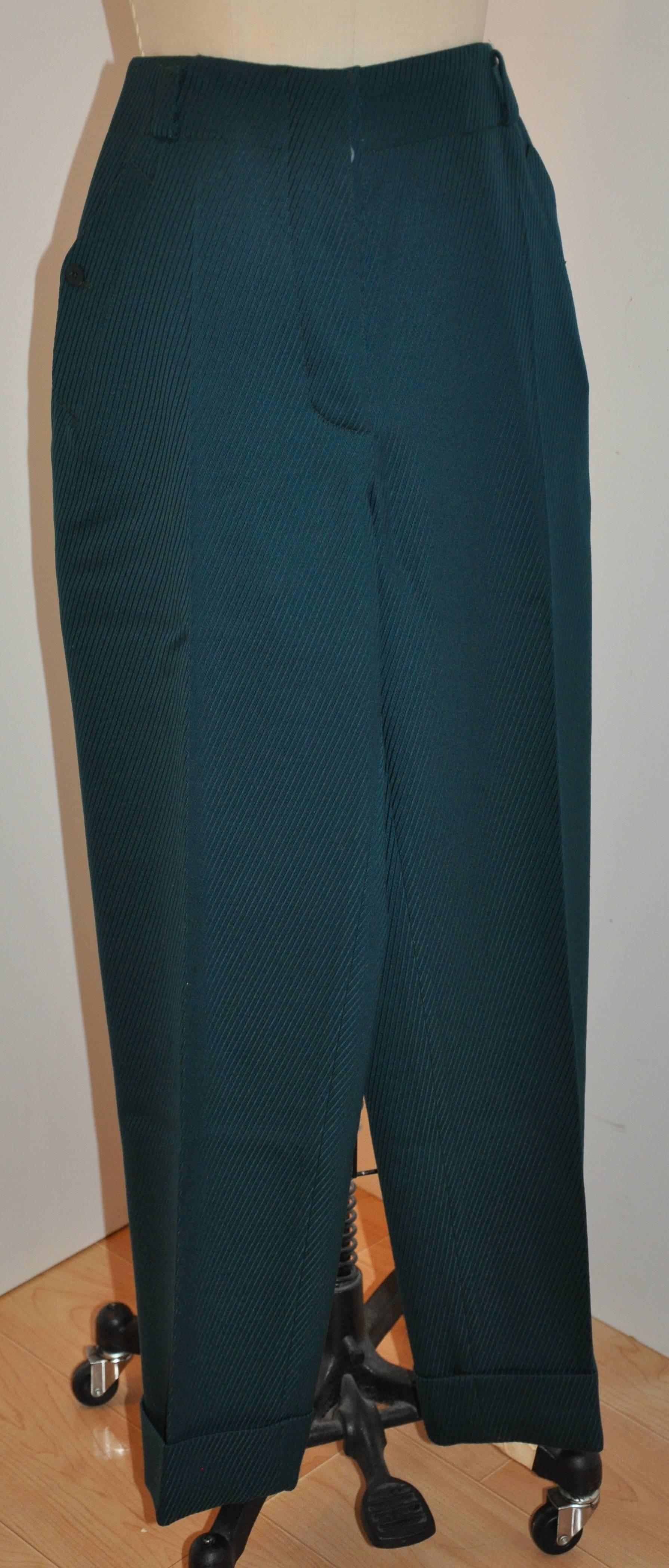 Rare Alaia detailed forest green textured wool gar dine trousers has two-set-in pockets on front, as well as a single "slant" pocket in back. Pockets are finished with a flap and a single button on top. The trousers has five buttons for