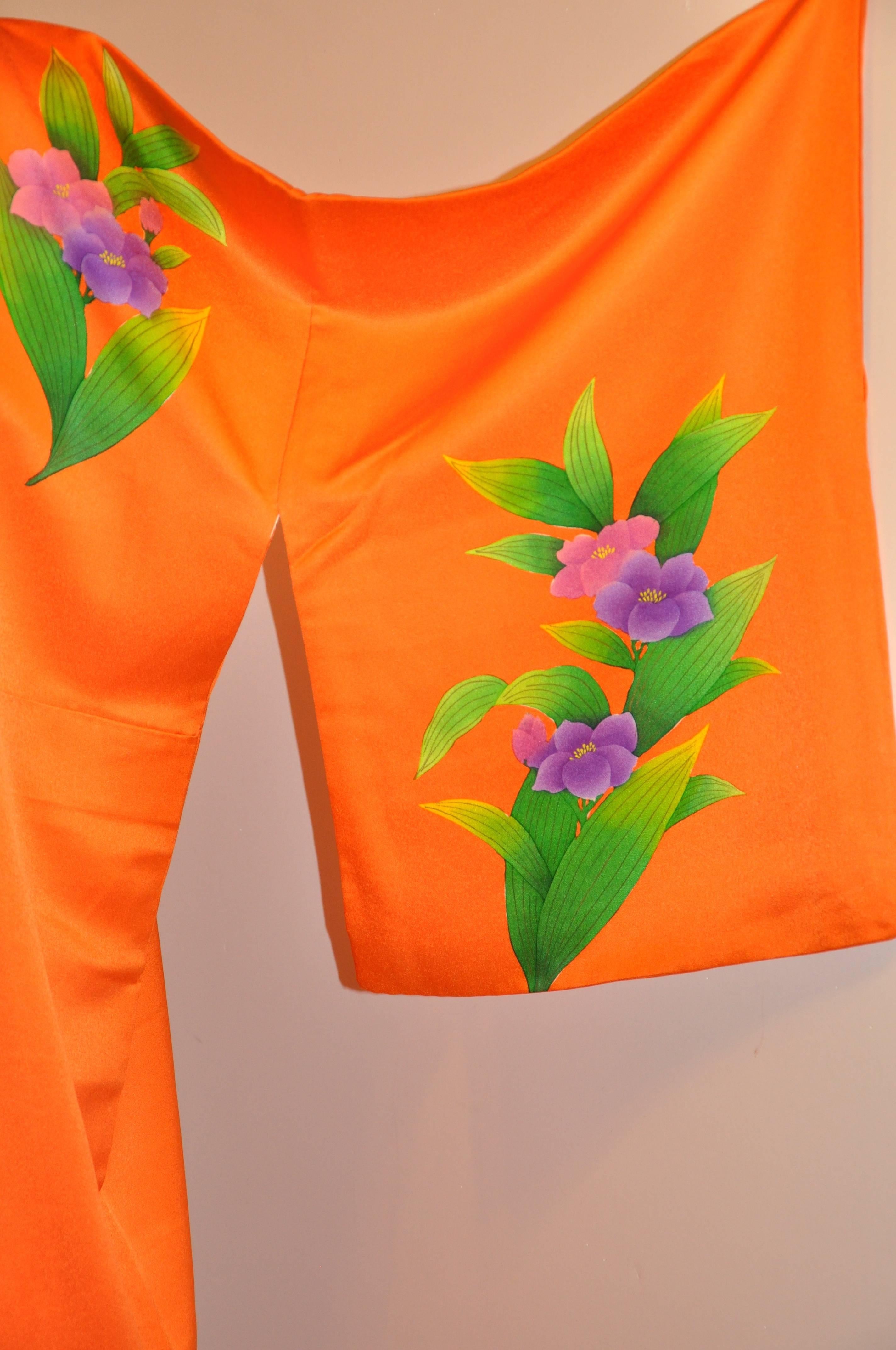 Bolder Tangerine-Kimono aus Seide mit mehrfarbigen „