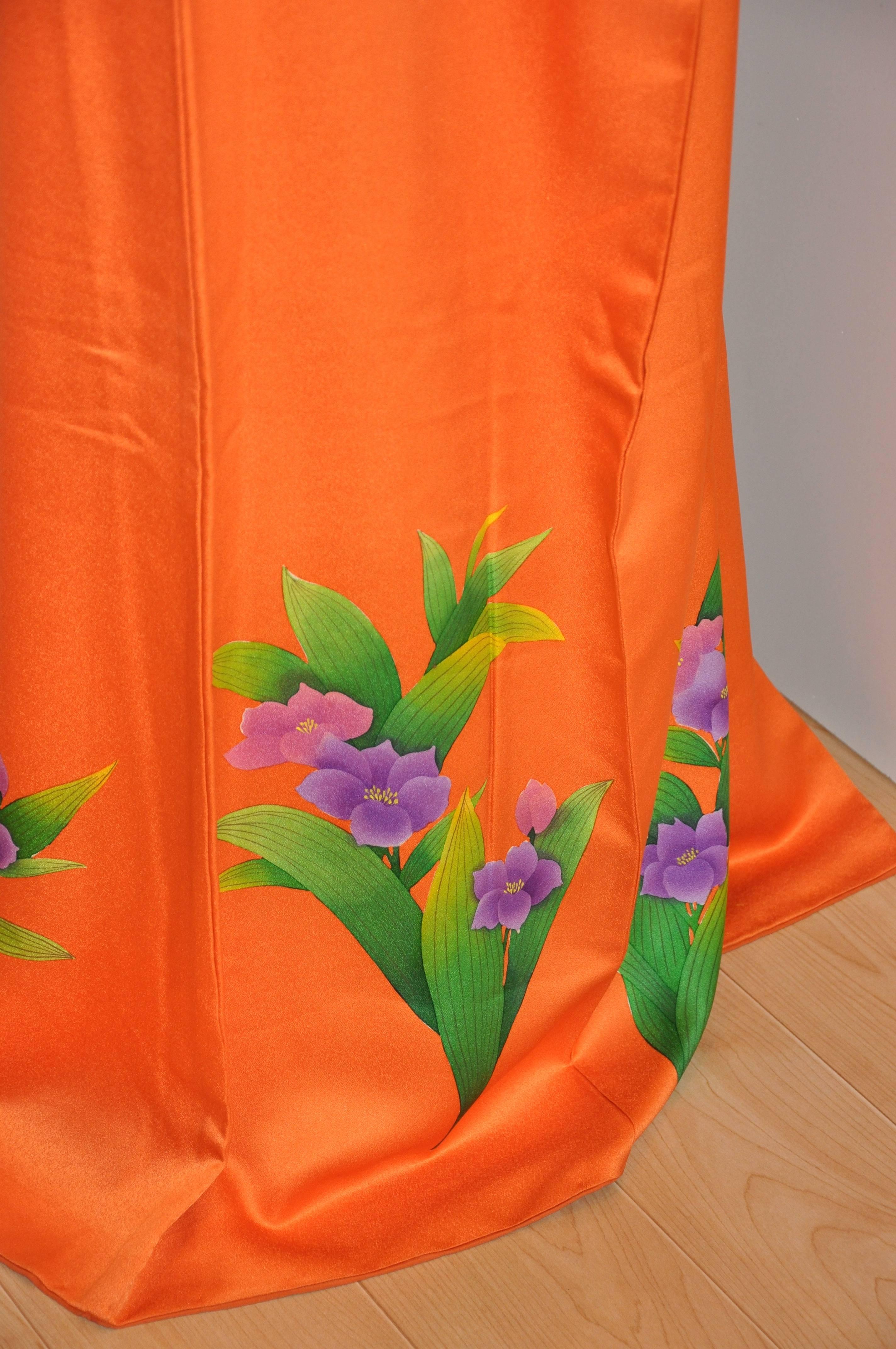 Bolder Tangerine-Kimono aus Seide mit mehrfarbigen „
