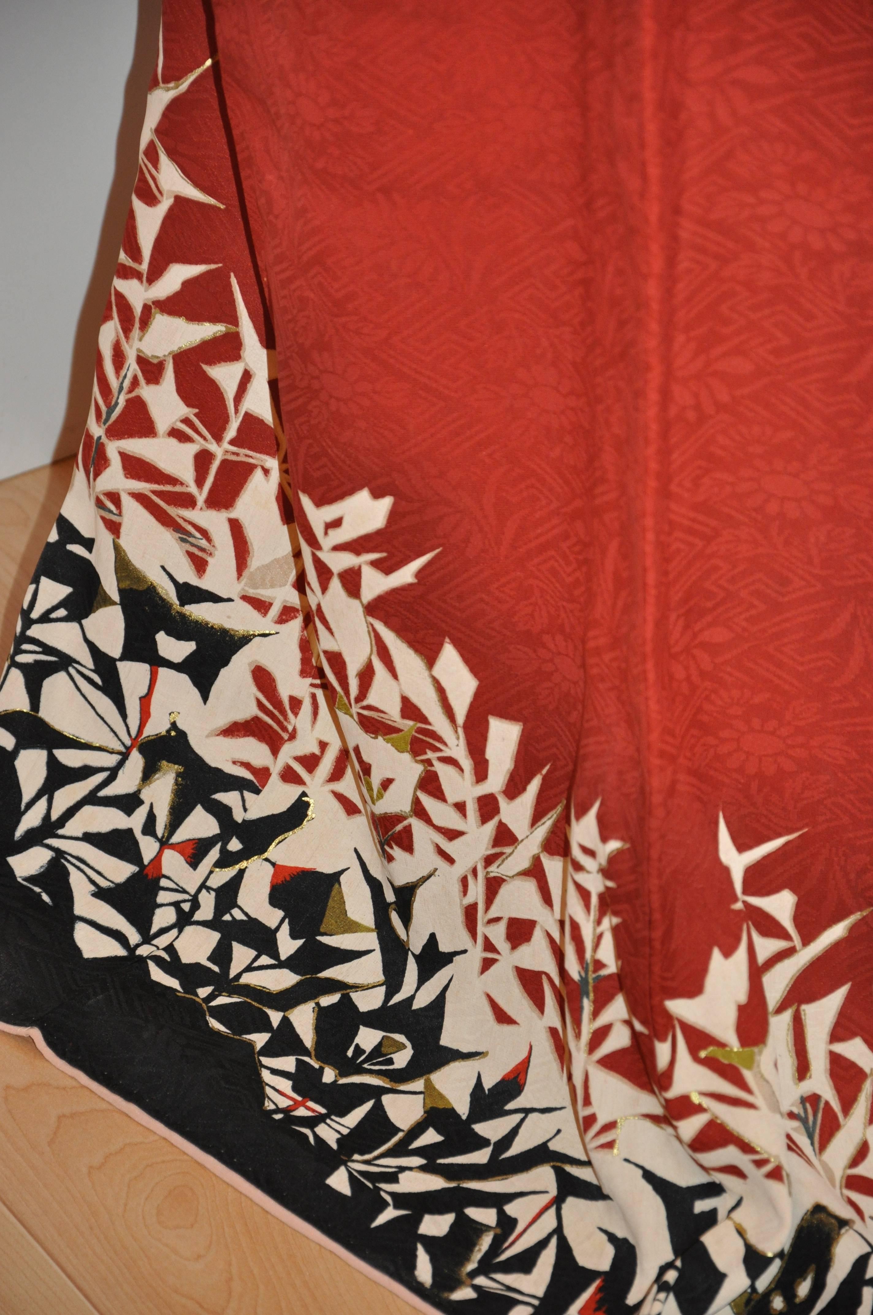 Floral Burgundy with Abstract Multi-Leaves & Metallic Accent Silk Kimono For Sale 1