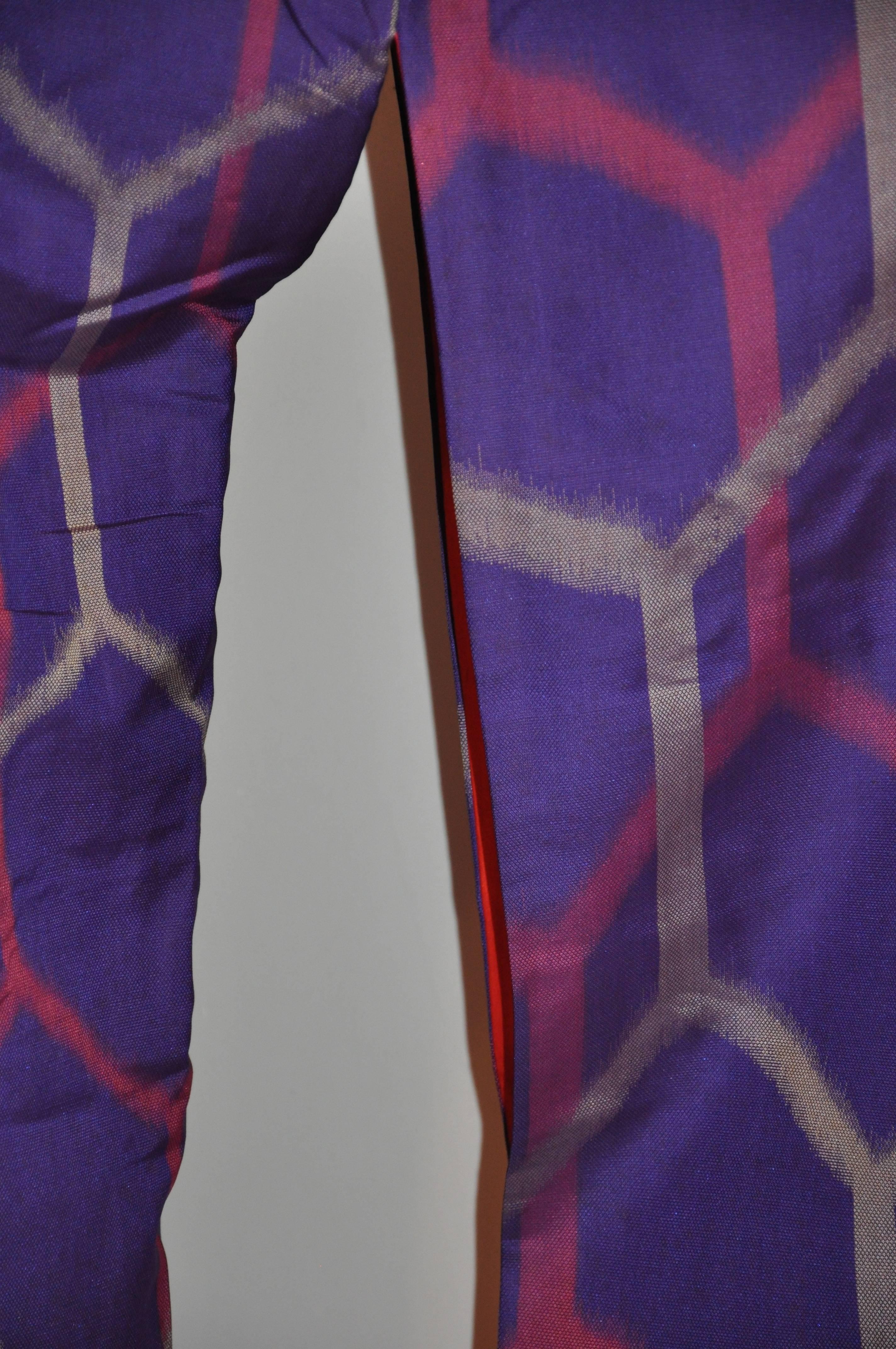 Violet Accented with Steel-Gray & Raspberry Shades Silk Kimono In Good Condition For Sale In New York, NY