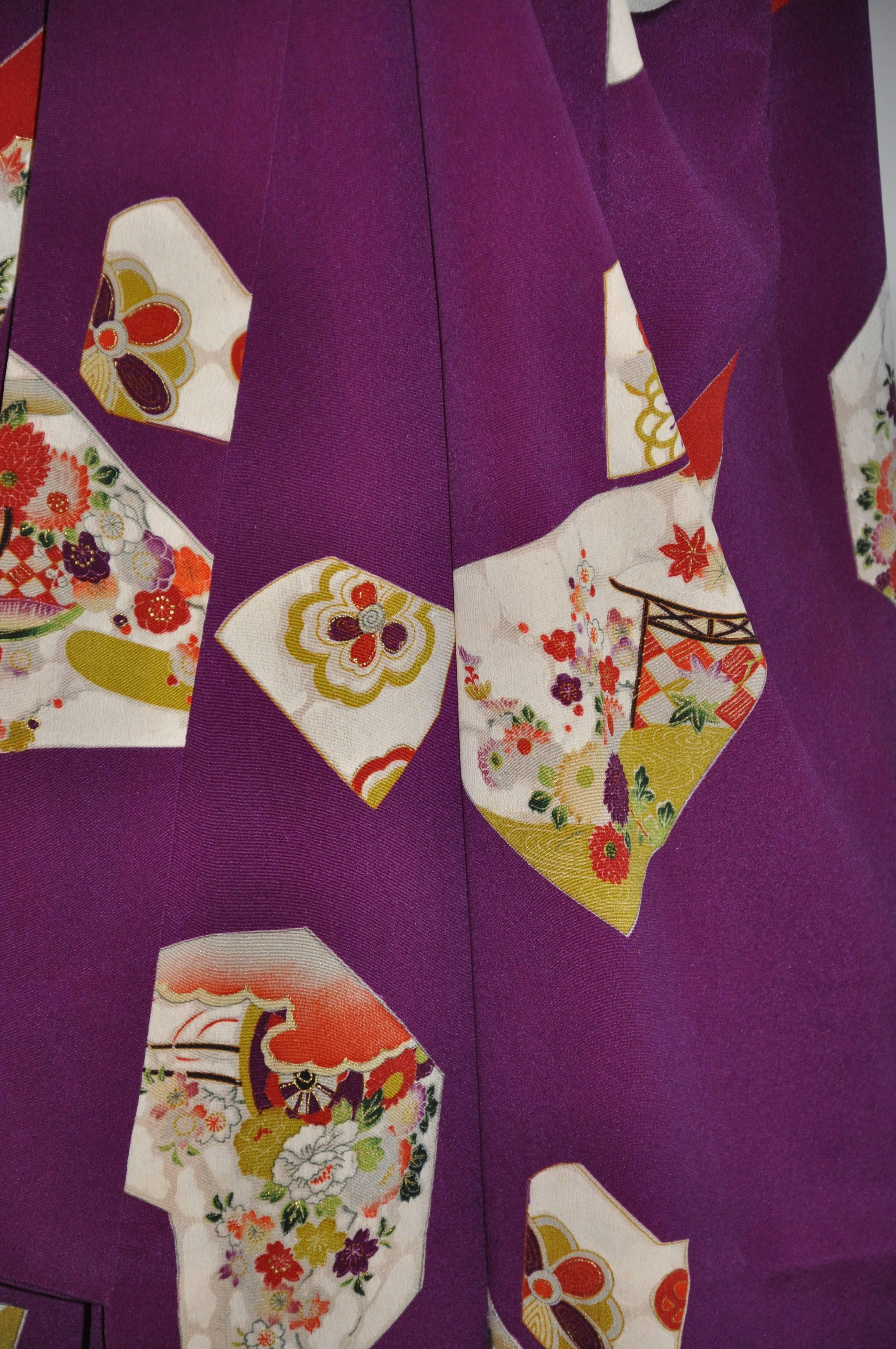 Bold Violet with Scattered Confetti of Multi Floral Abstract Blocks Silk Kimono In Good Condition For Sale In New York, NY