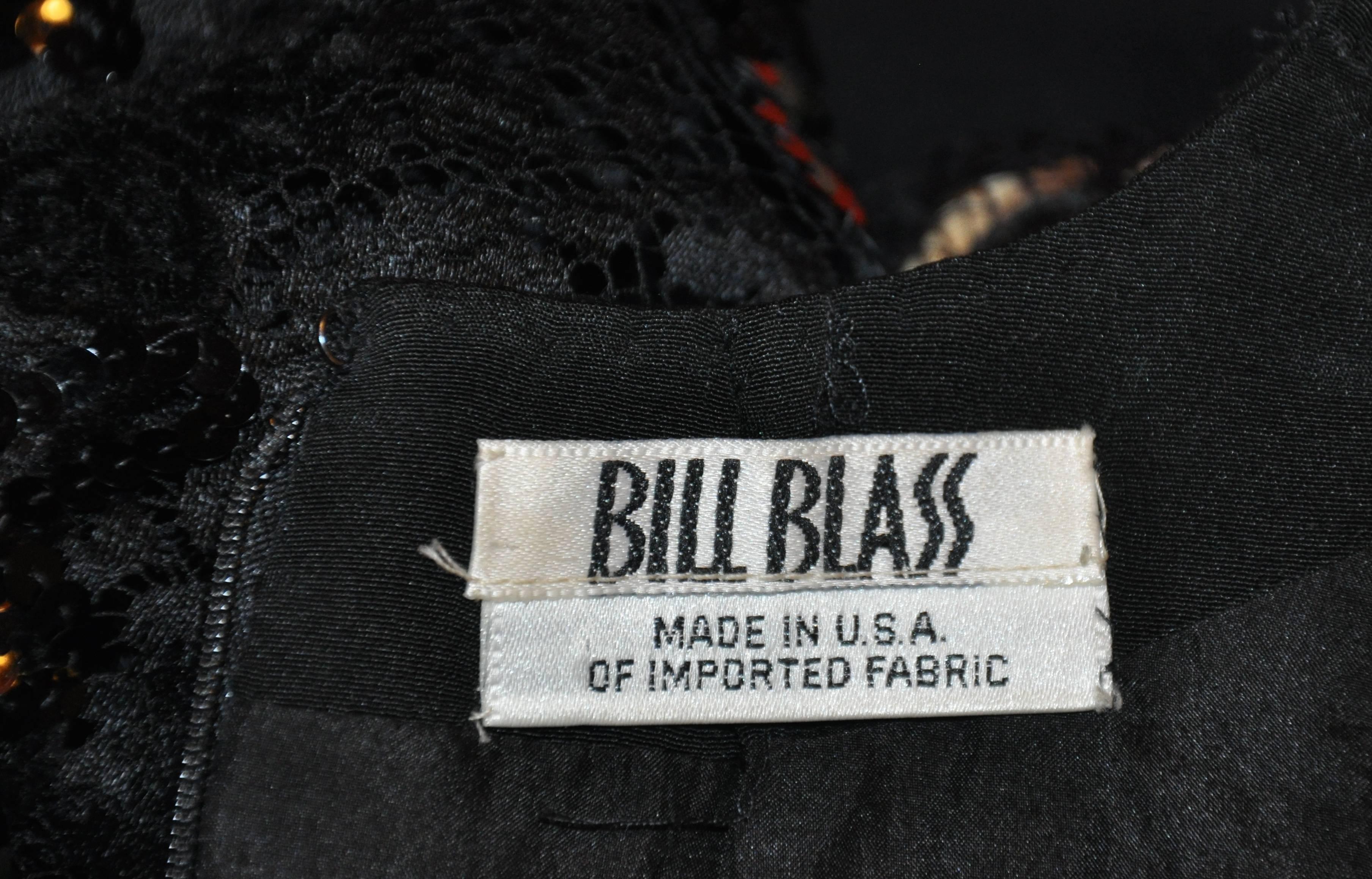 Bill Blass - Robe de cocktail noire en crêpe de Chine de soie et dentelle française accentuée Bon état - En vente à New York, NY