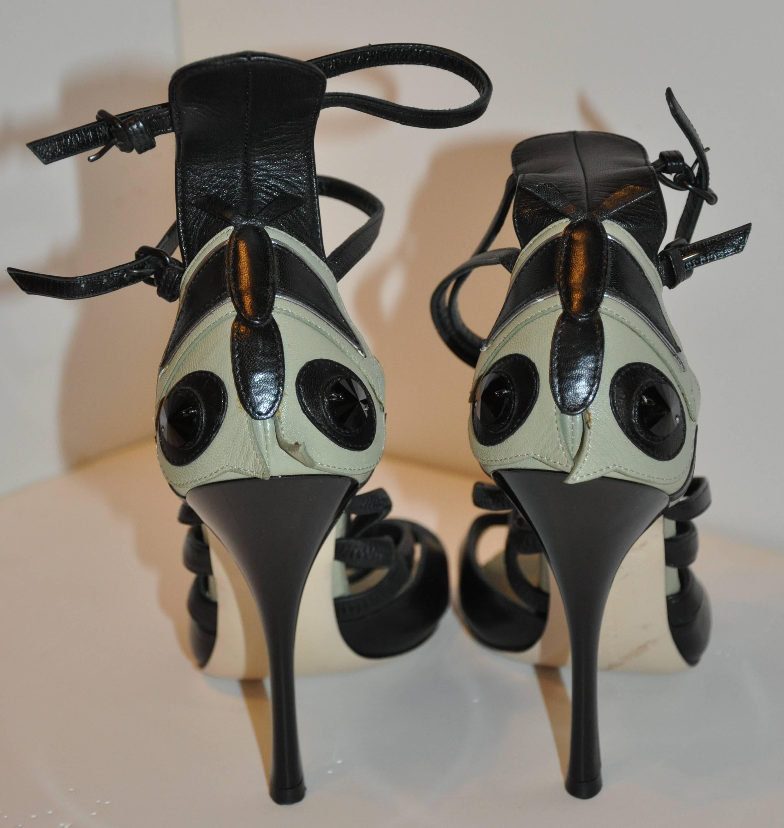 Bottega Veneta - Chaussures à talons à lanières à lanières olive et noires « édition limitée » Bon état - En vente à New York, NY