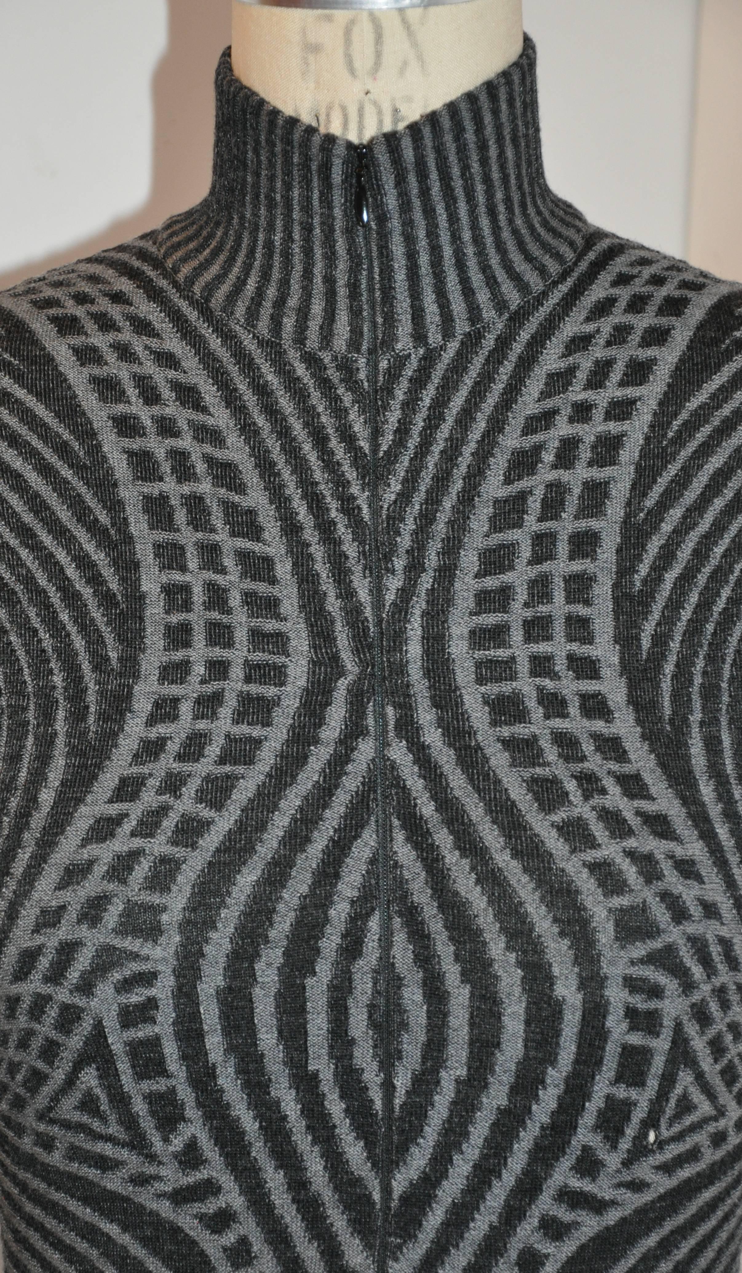 Femenino o masculino Alexander McQueen Vestido Abstracto de Cuello Alto Gris y Carbón Ceñido al Cuerpo en venta