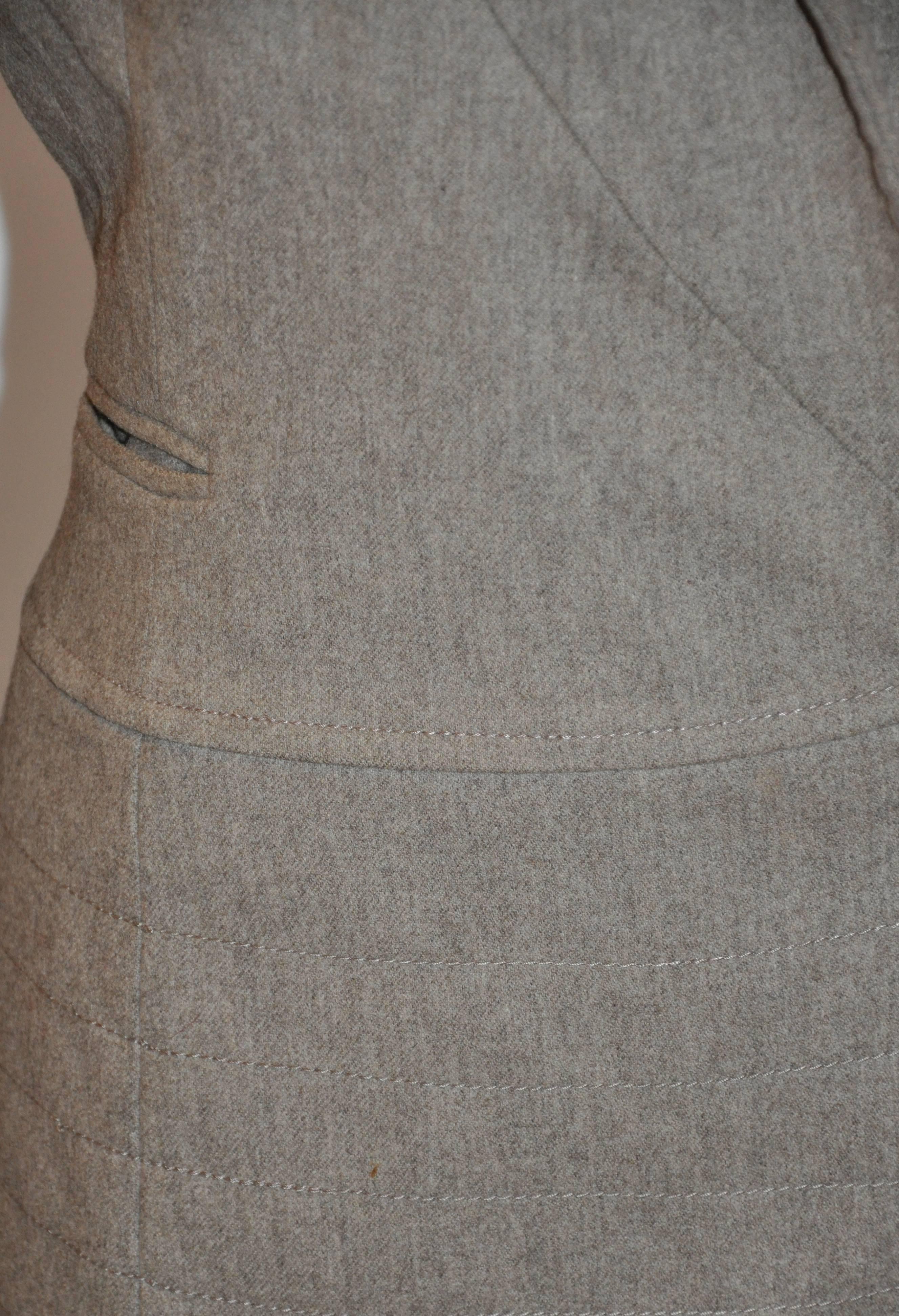 Claude Montana, giacca marrone taupe con collo alto e cerniera sul davanti In condizioni buone in vendita a New York, NY