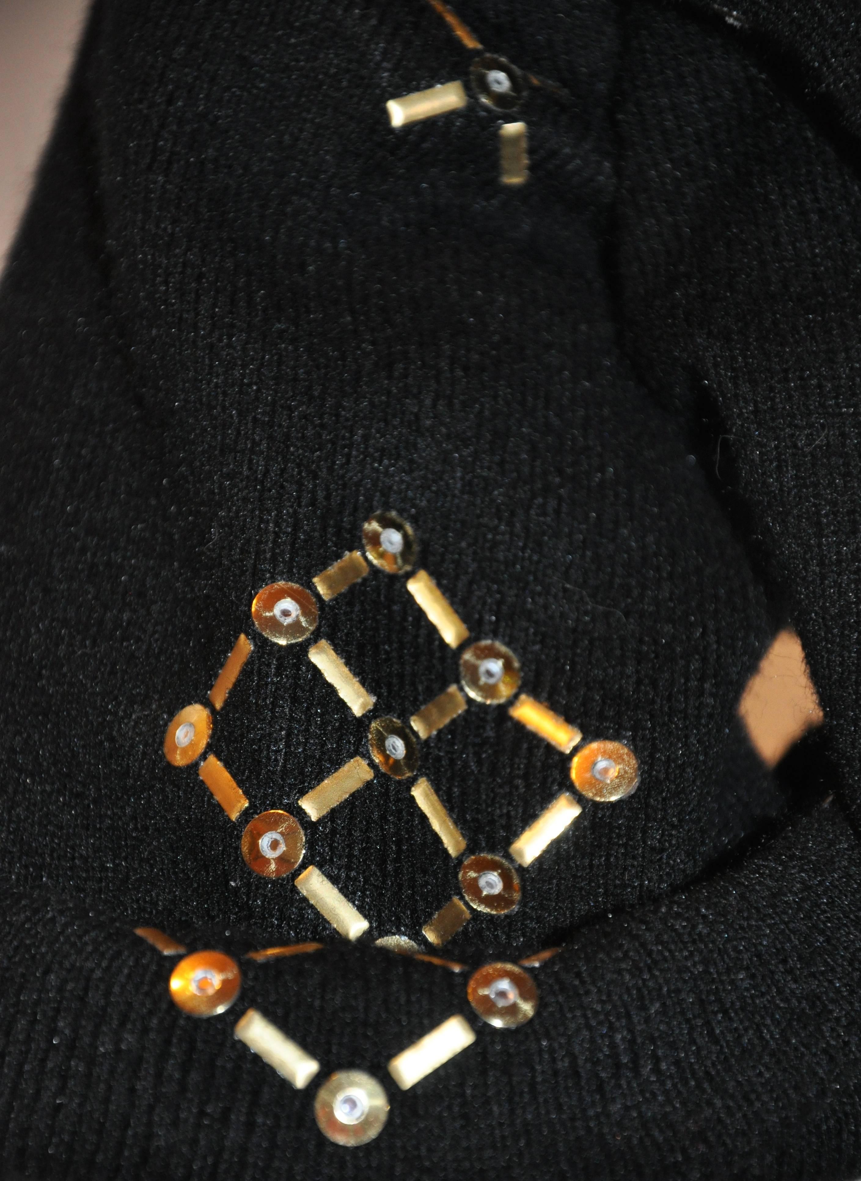 Black Ribbed with Gold Dots/ Squares & Metallic Gold Lame Stretch Cap-Hat In Good Condition In New York, NY