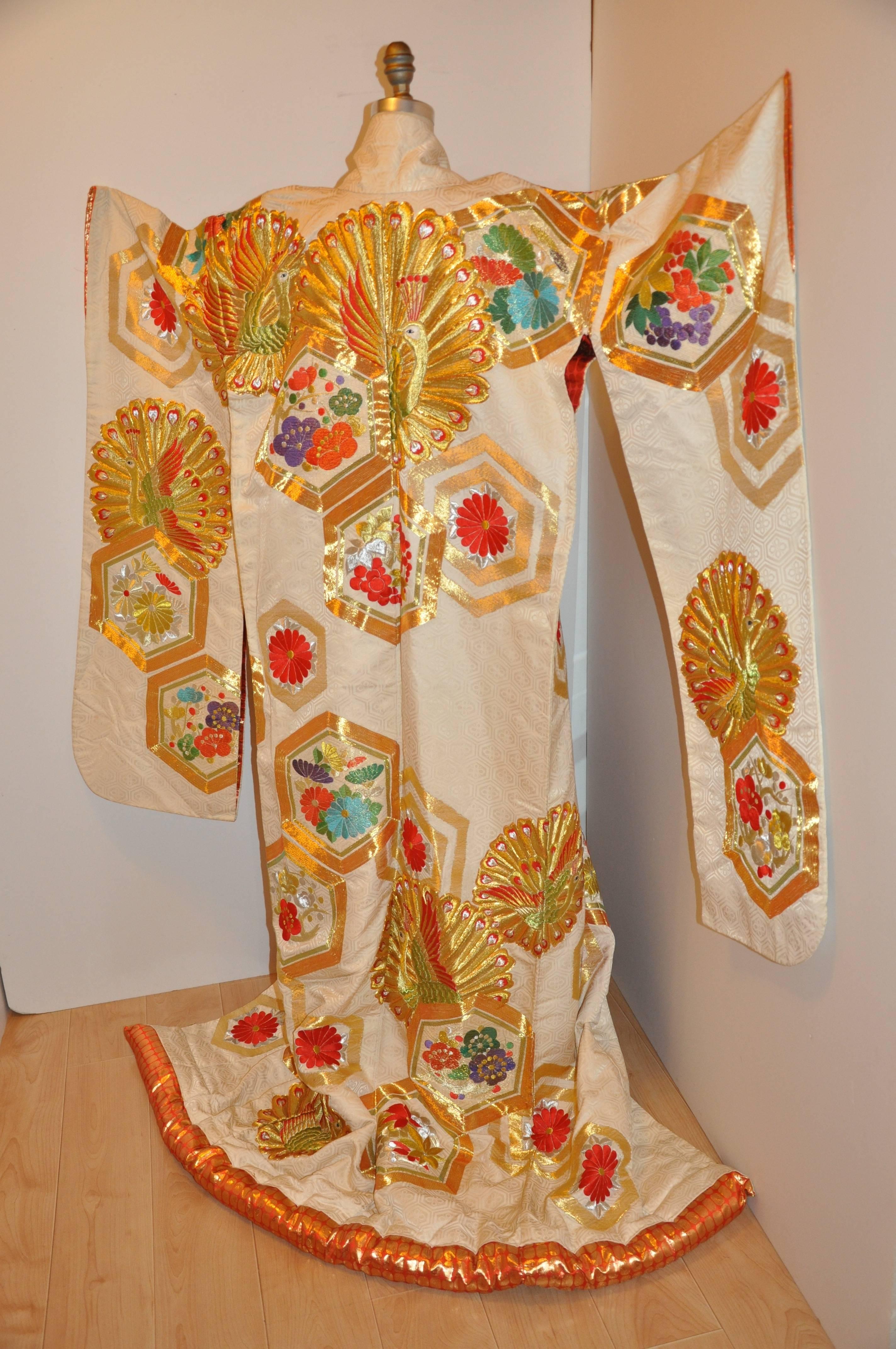 Magnifique kimono de cérémonie en soie japonais « Peacocks In Full Bloom » Unisexe en vente