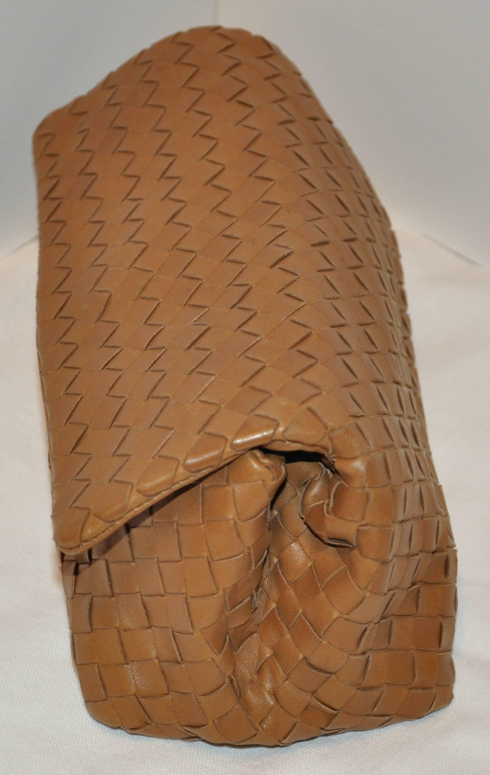Bottega Veneta Beige Lambskin Sectional Woven Clutch In Good Condition In New York, NY