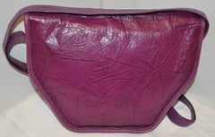Carlos Falchi Bandolera Búfalo Violeta Texturizado Con Detalle En Relieve
