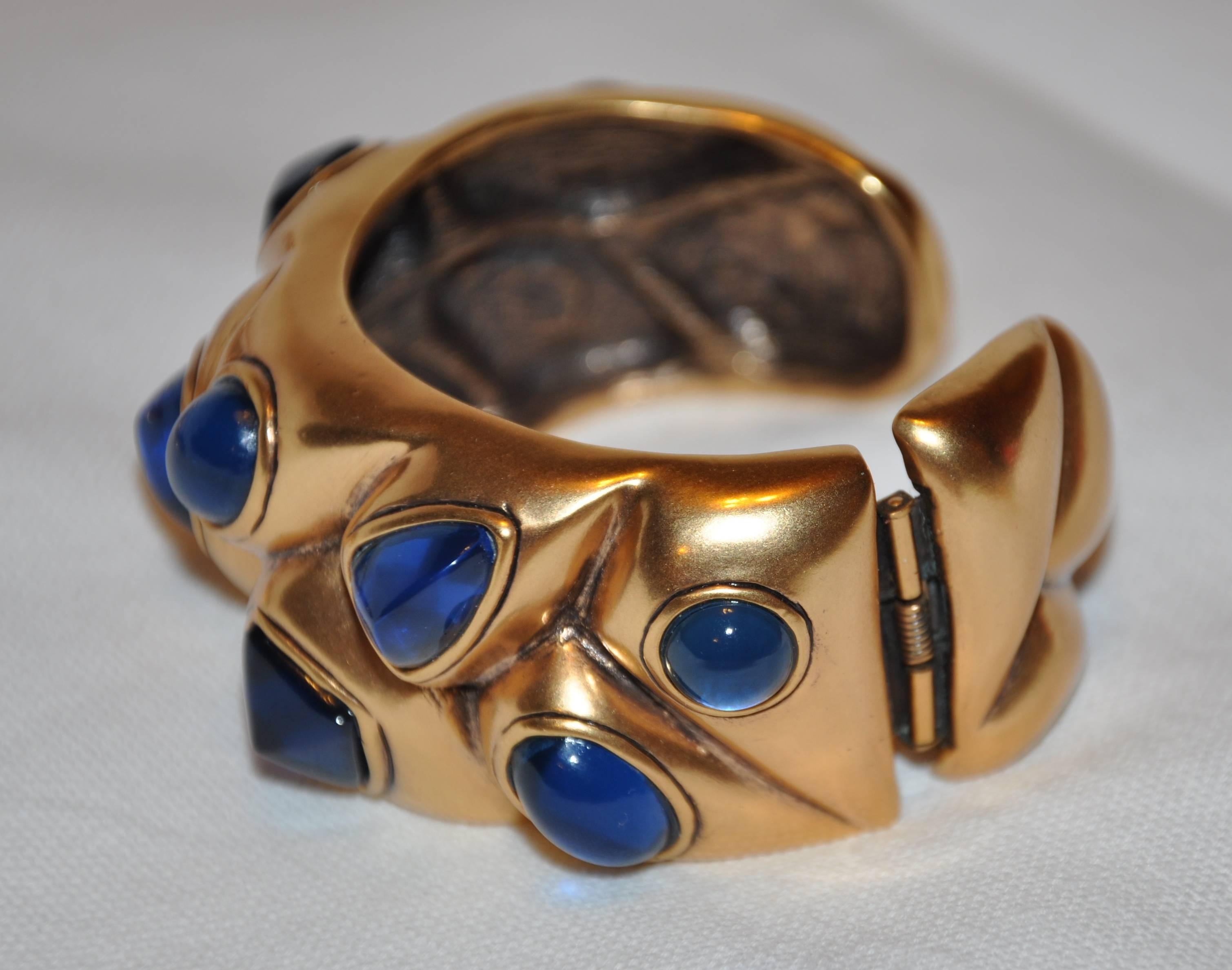 Artisan Oscar de la Renta Gilded Gold Hardware with Pour Glass Necklace & Bracelet For Sale