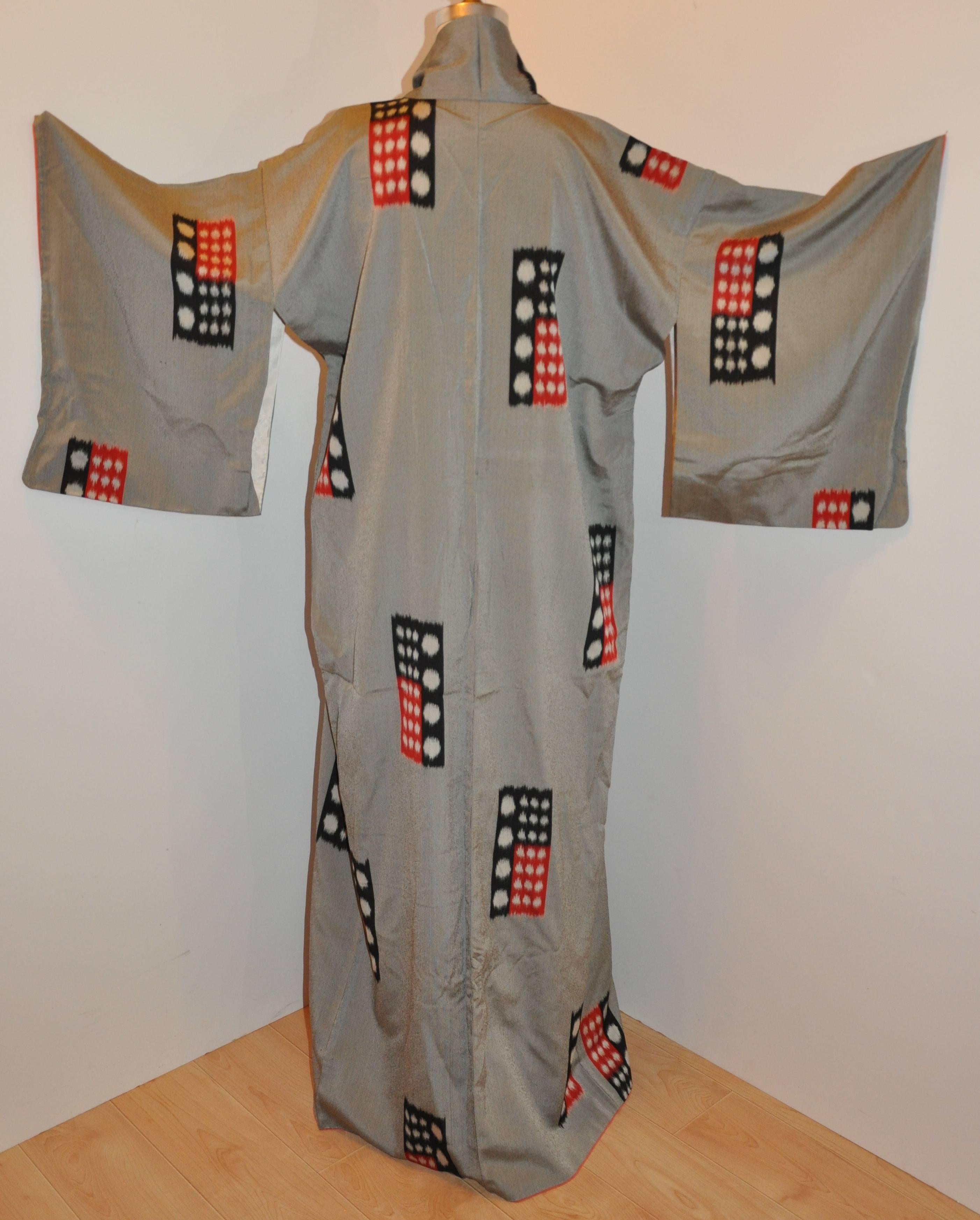          This wonderful shades of charcoal gray and black silk kimono features Japanese's wonderful technique of 