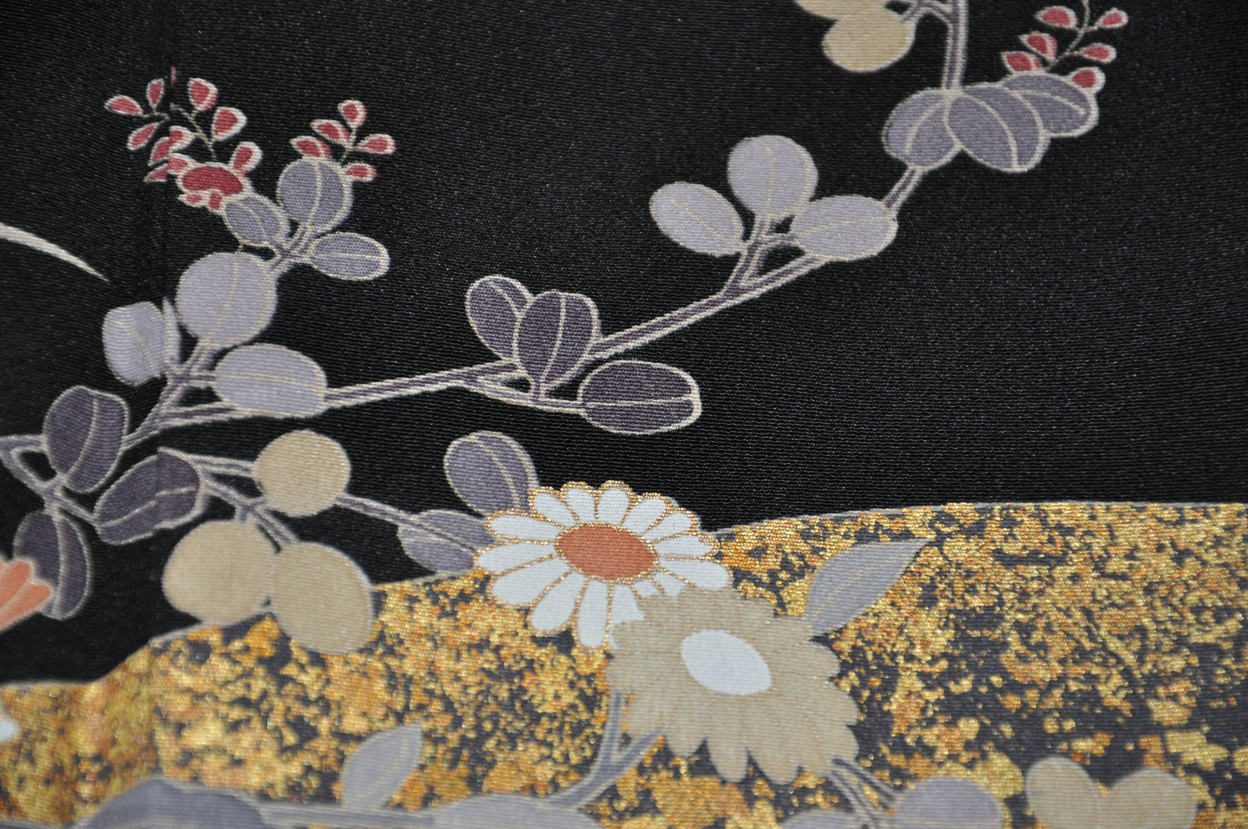 Mehrfarbiger schwarzer Seidenkimono mit 