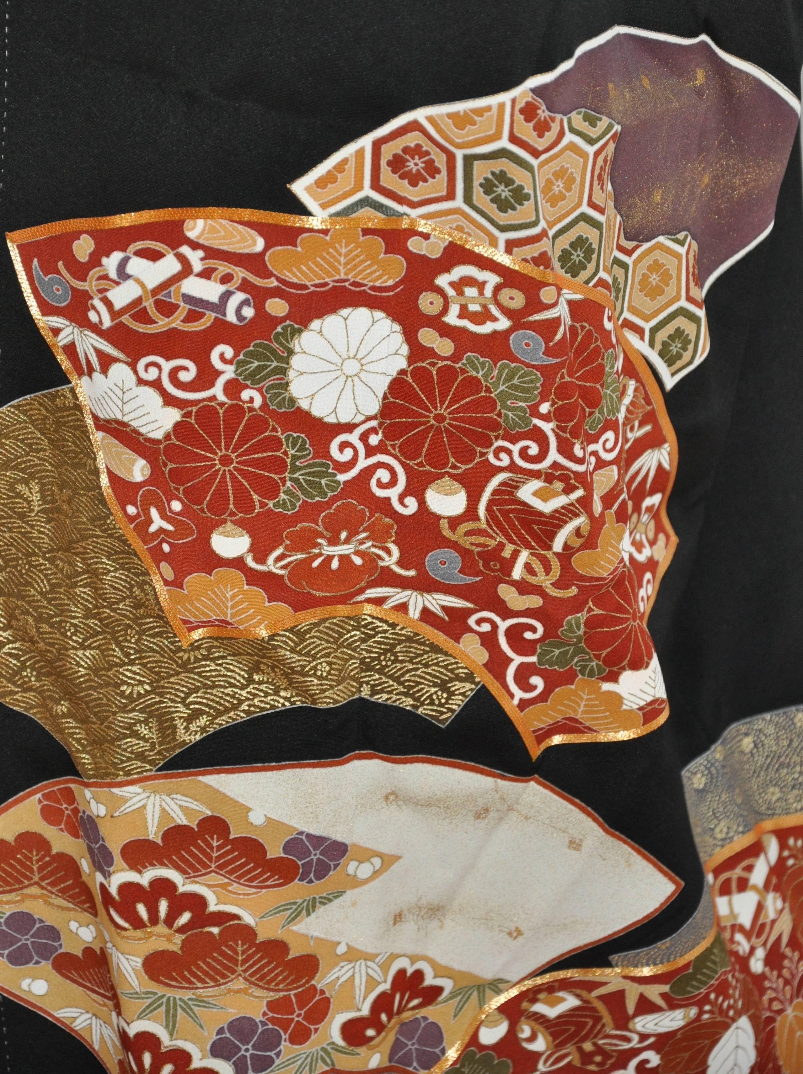 Japanischer Kimono aus schwarzer Seide, „Multi-Color Multi-Fans“ (Schwarz) im Angebot