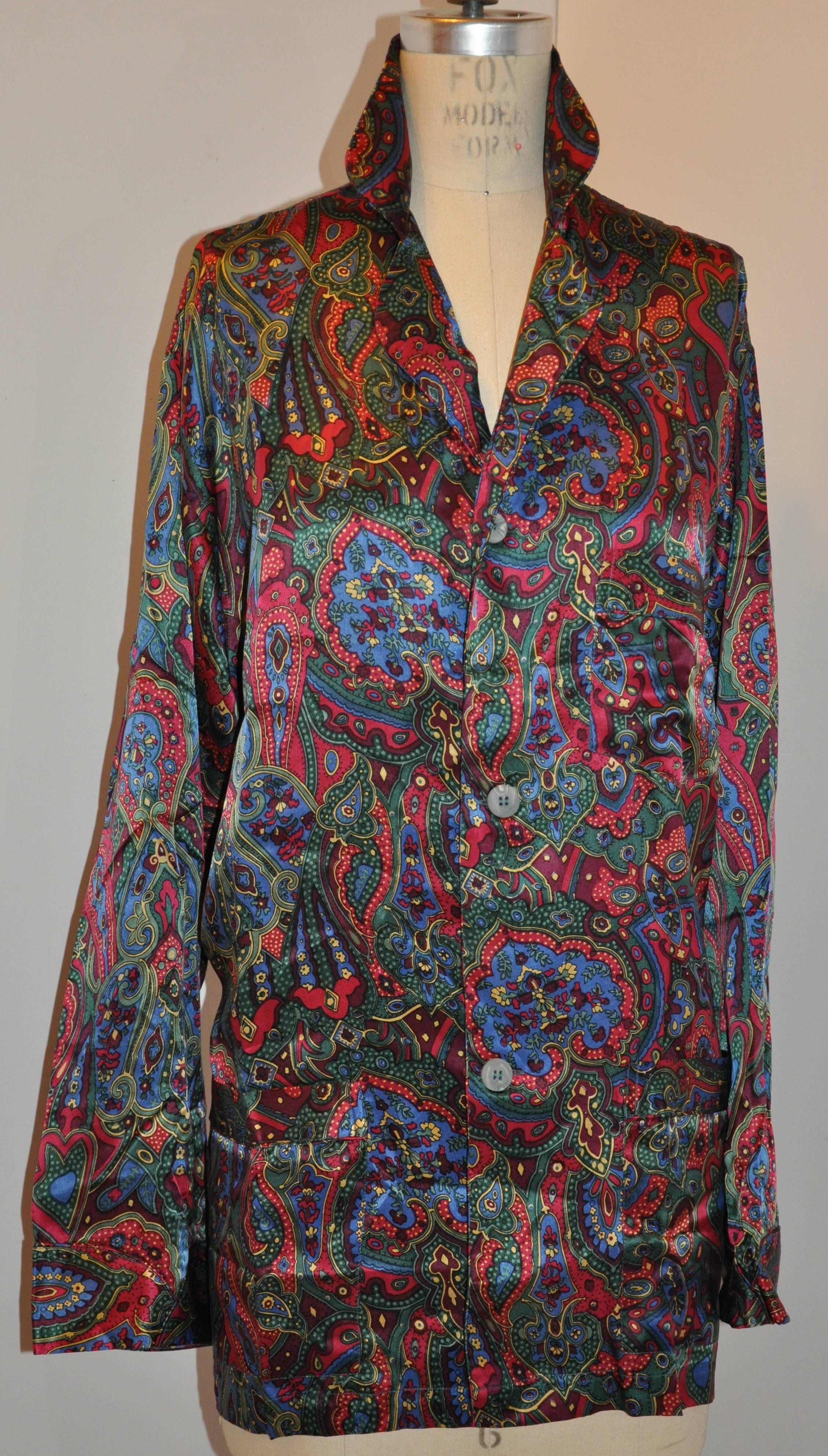       Christian Dior wonderful men's two-piece silk palsey-print silk pajamas consists of a 3-button top, with two patch pockets in front. The underarm circumference measures 48 inches, neck-to-shoulder is 7 1/2 inches, hem circumference is 48