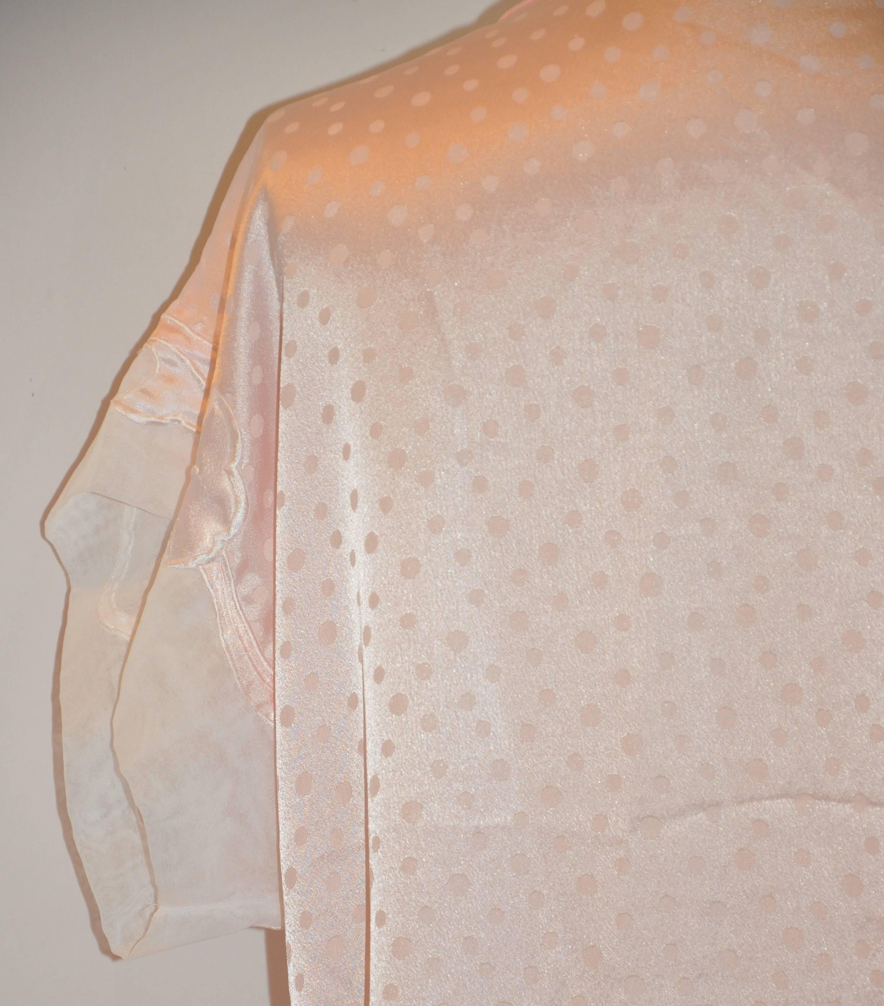 da uomo o donna Natori Powder Pink - Vestito da salotto con accenti ricamati a Dot Dot Dot in vendita