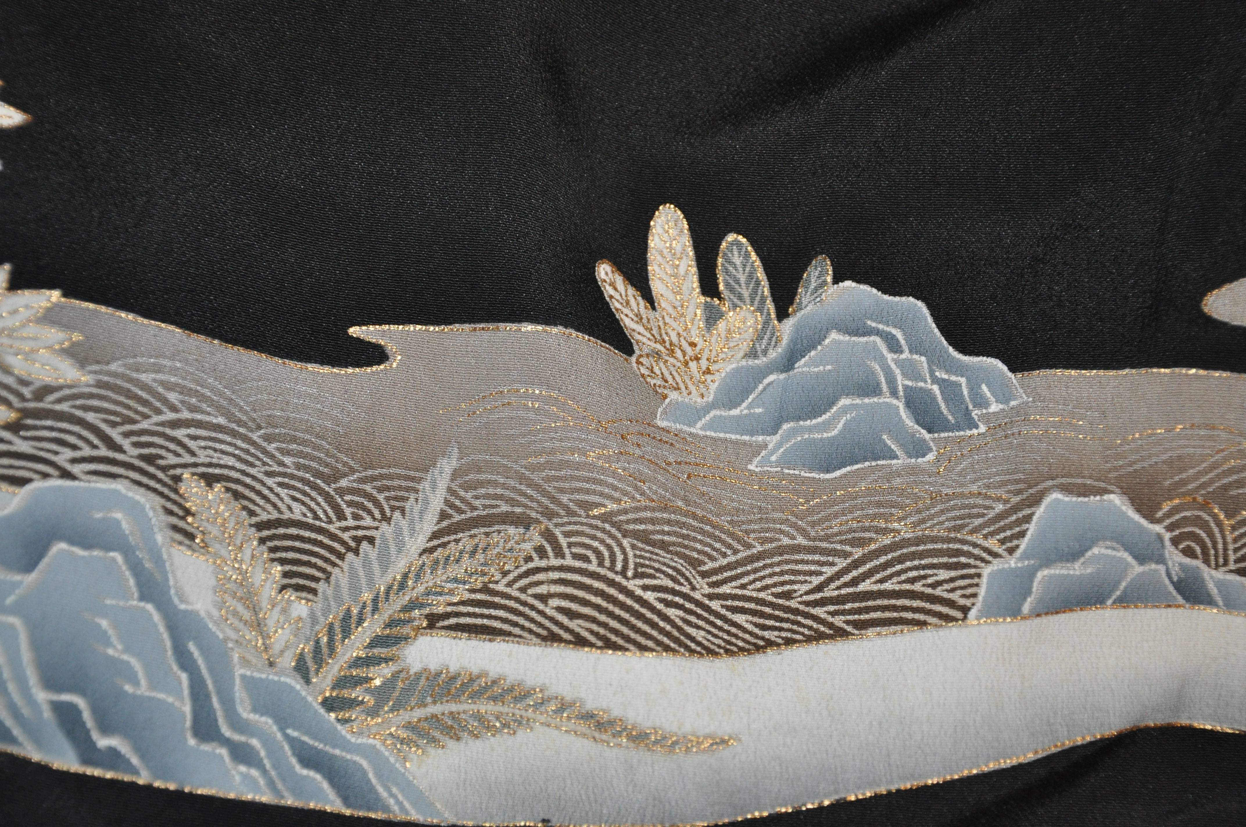 Black Silk Floral Trees and Waves Japanese Kimono In Good Condition For Sale In New York, NY