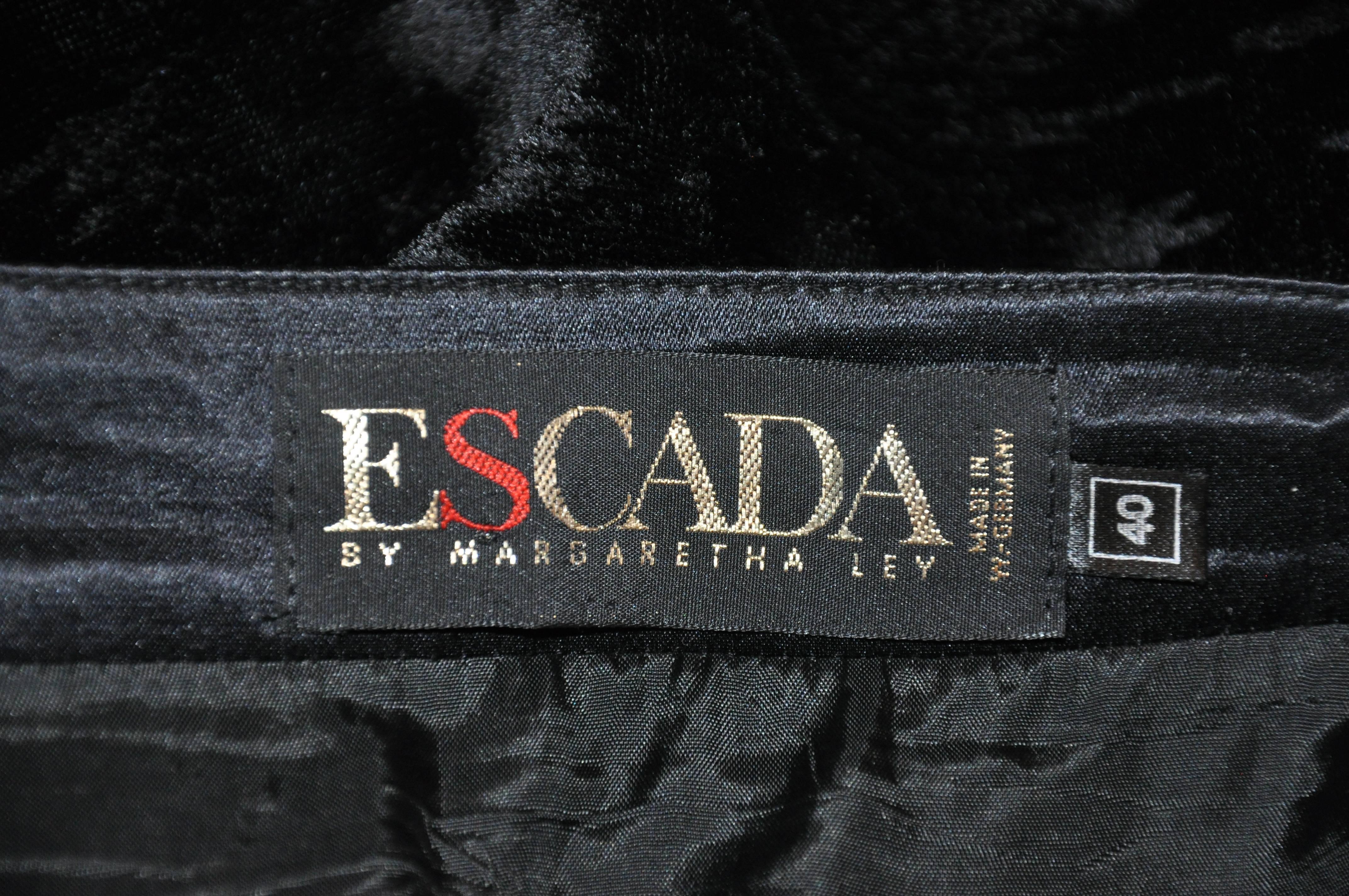 Escada Fully-Lined Black Crushed Velvet with Silk Satin Waistband Pencil Skirt In Good Condition For Sale In New York, NY