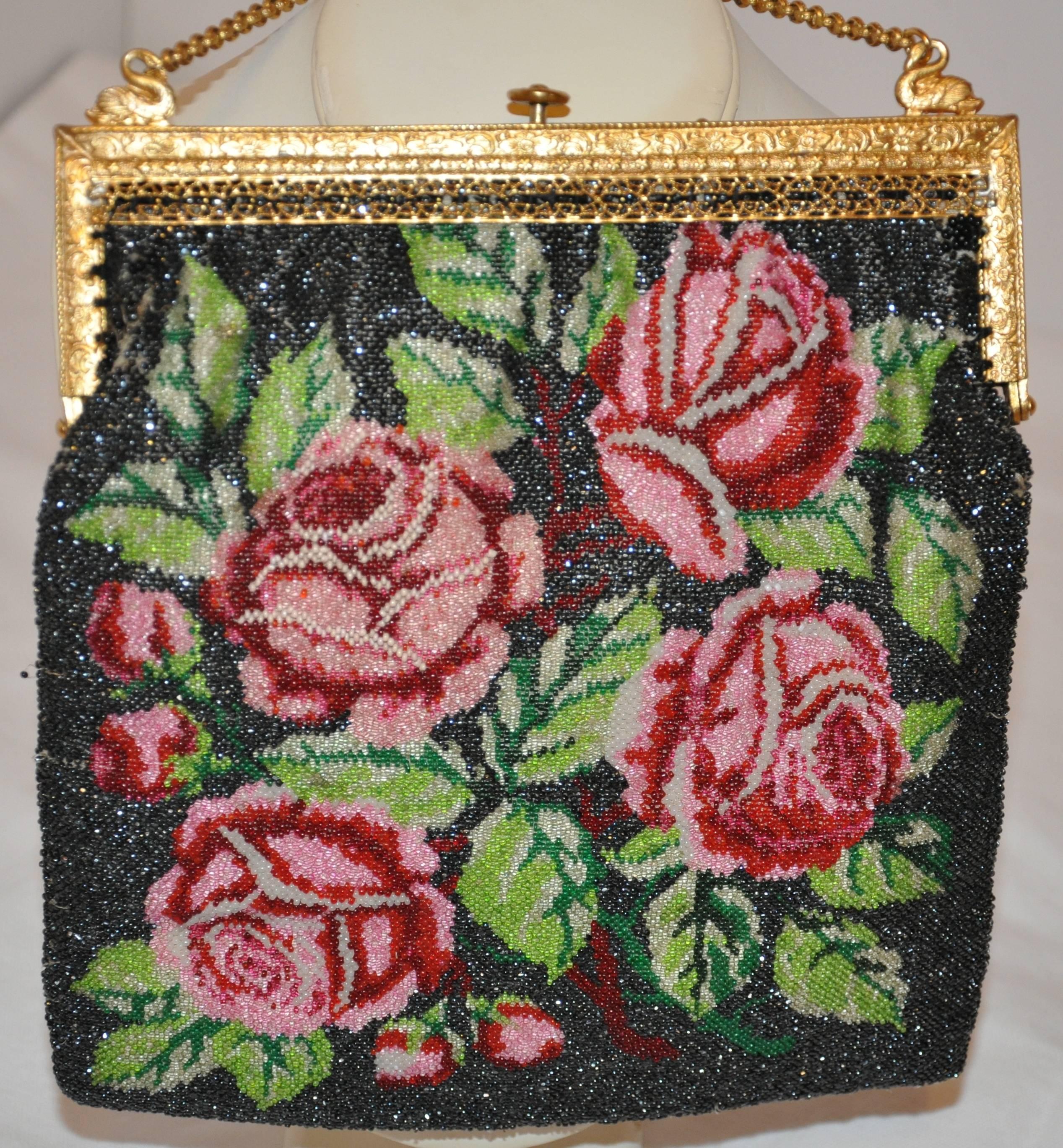 Vergoldete, geätzte, goldfarbene, goldfarbene Hardware-Rahmen-Handtasche „Roses“ mit Mikro-Perlen für Damen oder Herren im Angebot