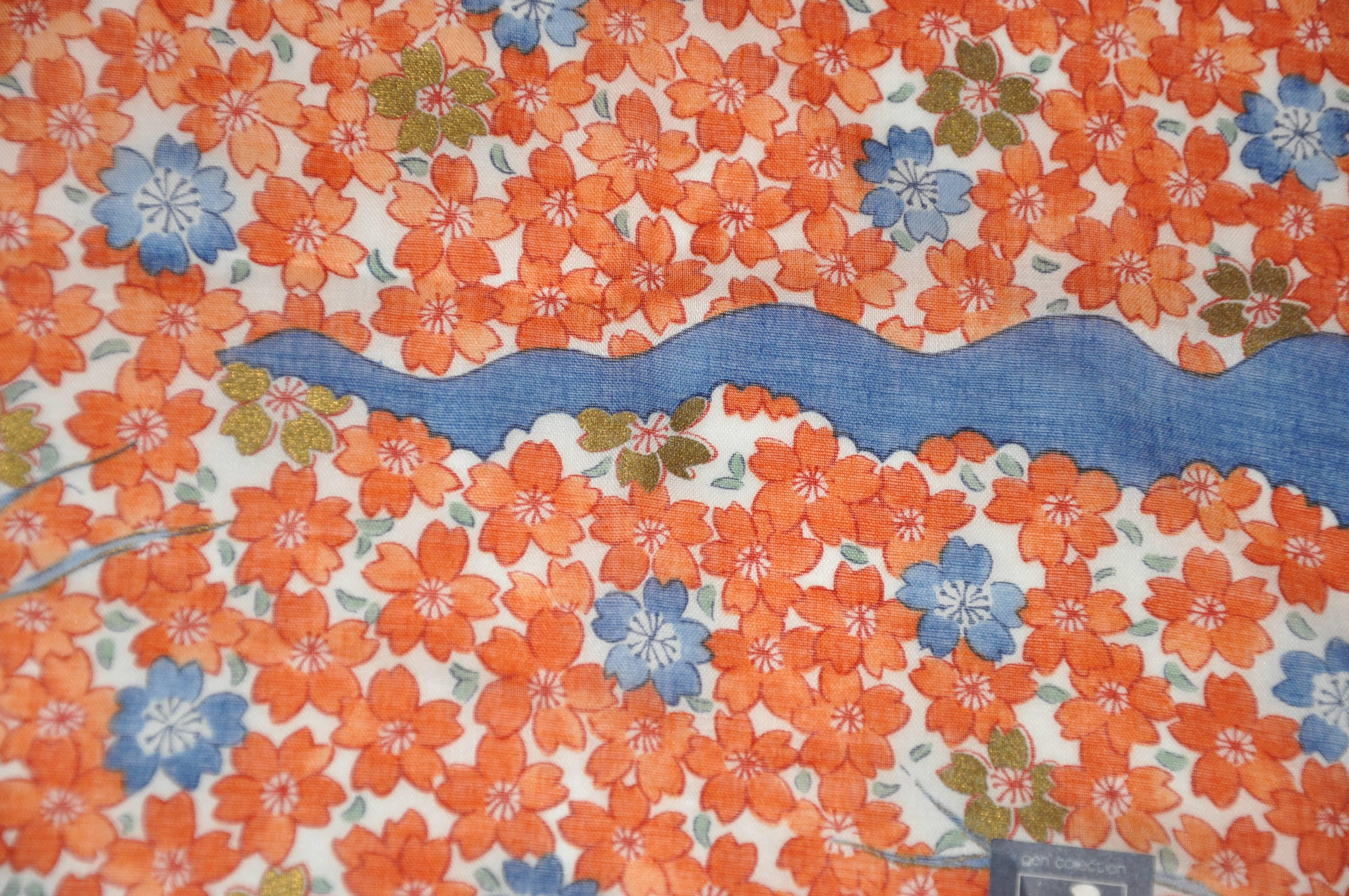 Japanischer japanischer mehrfarbiger Baumwollschal mit Blumenmuster in Rose & Marineblau (Orange) im Angebot