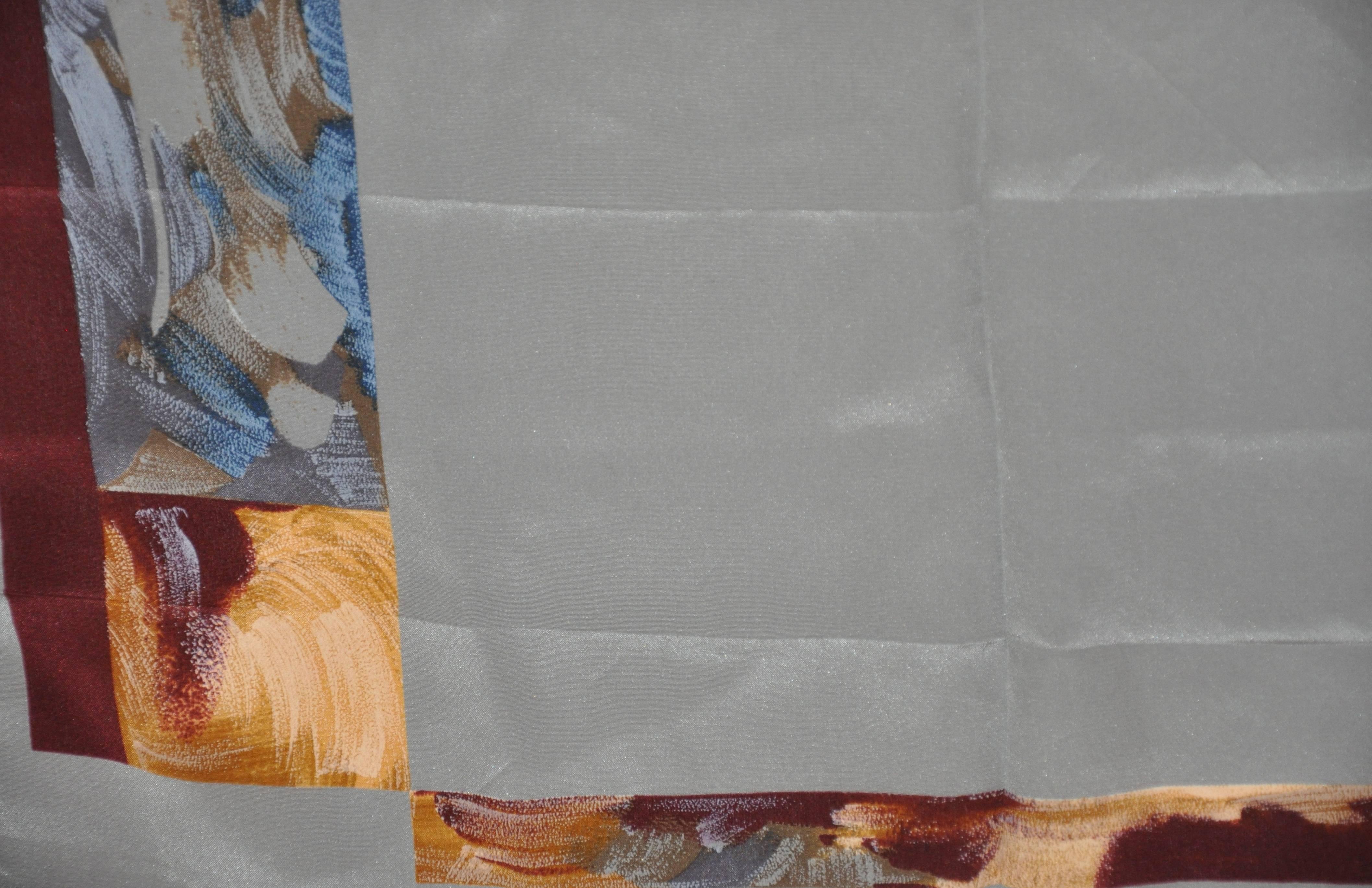 Tiefgraues Seidenhandtaschentuch mit mehrfarbigem „Brush Strokes Border“-Muster im Zustand „Gut“ im Angebot in New York, NY