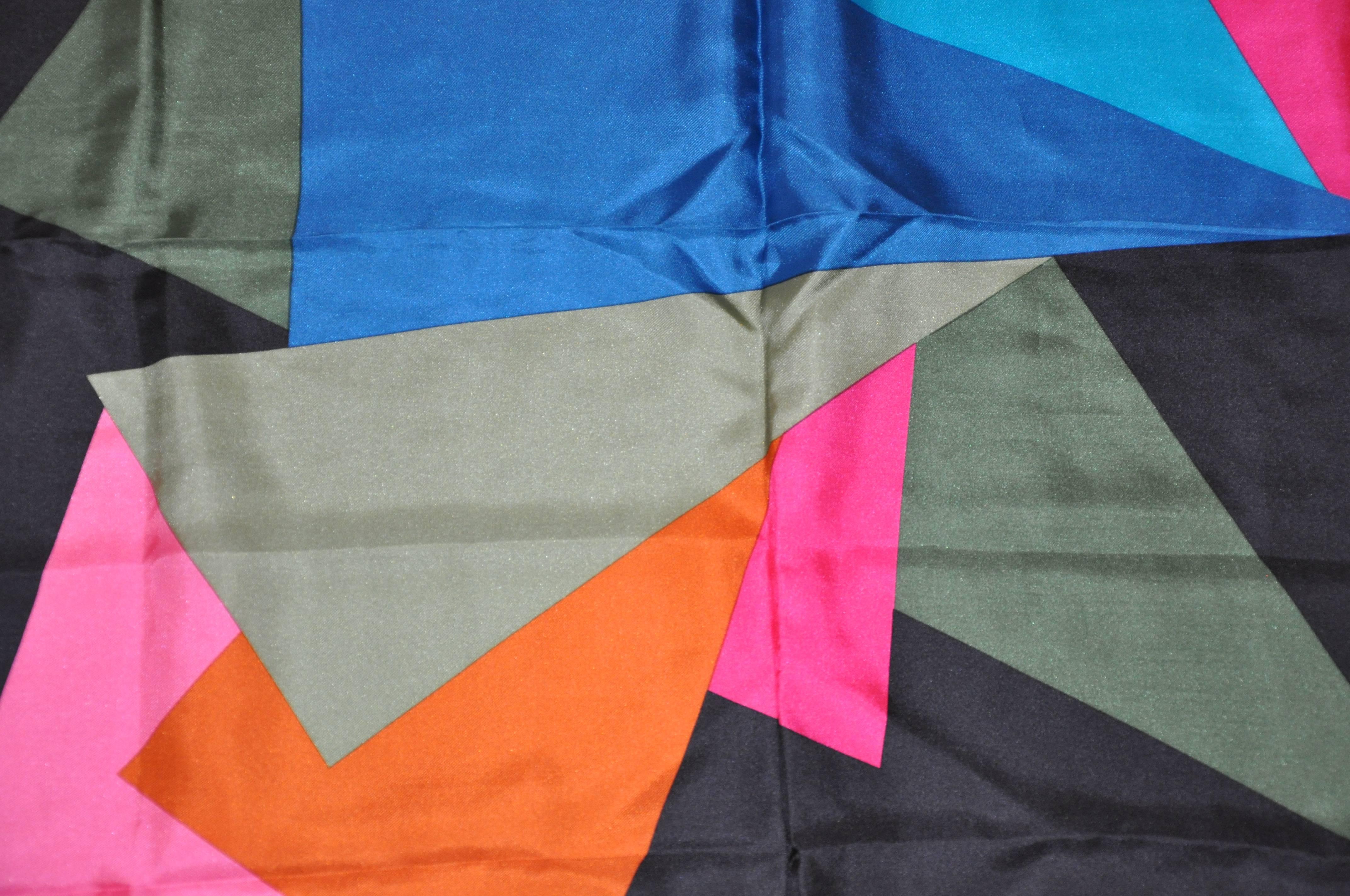 Bleu Carlyn - Écharpe en soie à bordure turquoise profonde et abstraite multicolore en vente