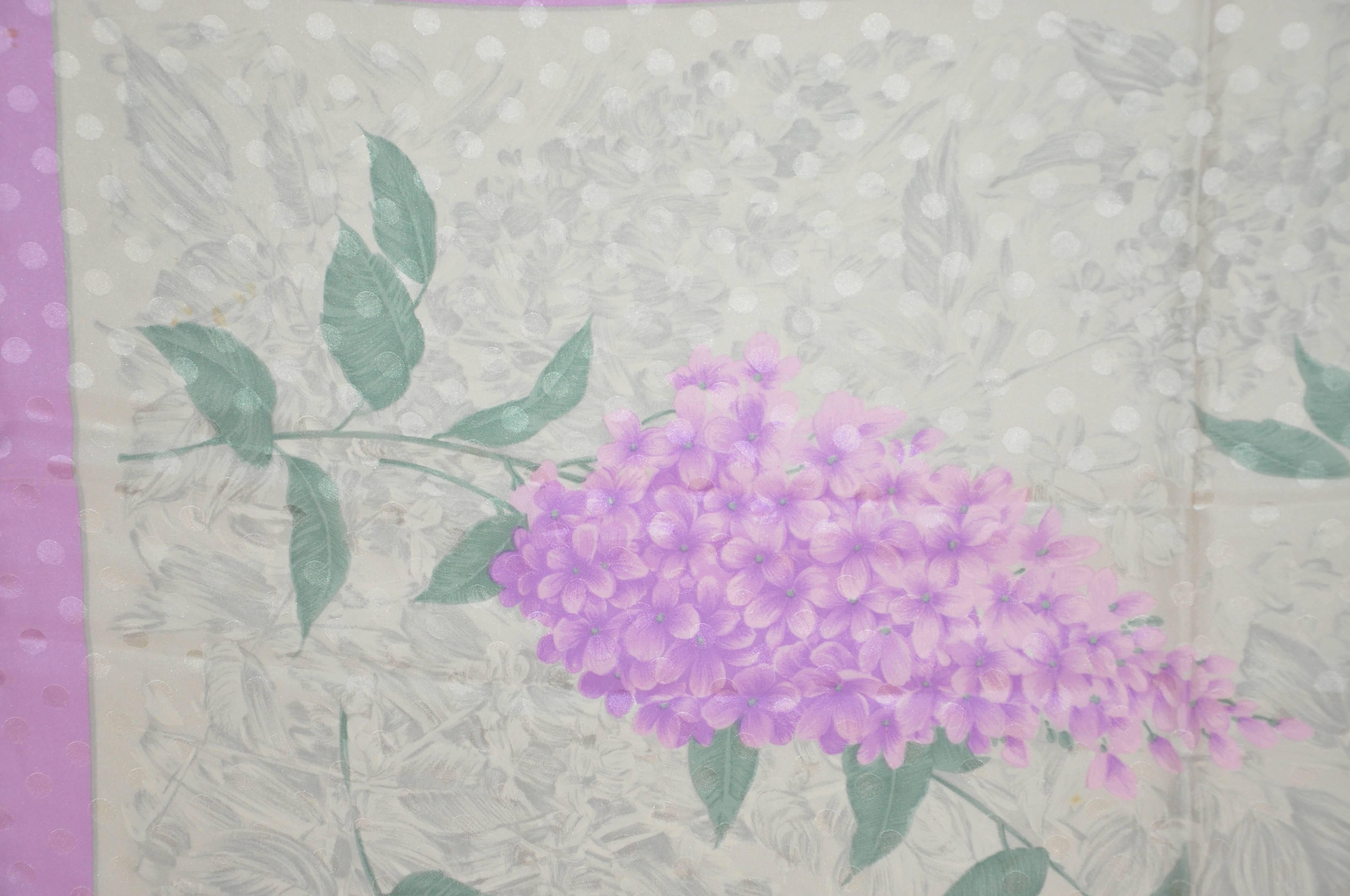 Da Maren Schön detaillierter „Springtime Blooms“-Schal aus Seidenkrepp di Chine (Braun) im Angebot
