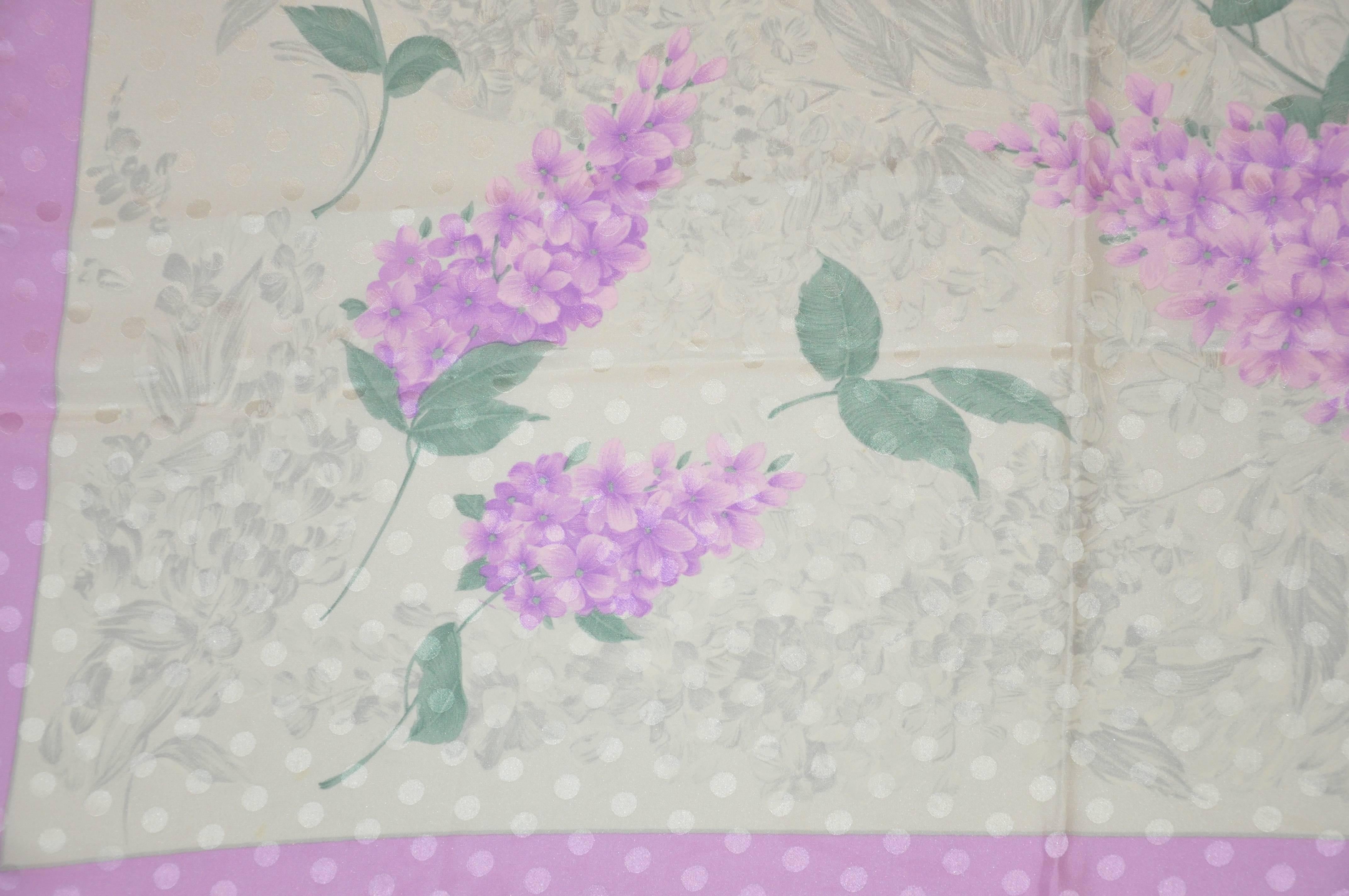 Da Maren Schön detaillierter „Springtime Blooms“-Schal aus Seidenkrepp di Chine im Zustand „Gut“ im Angebot in New York, NY