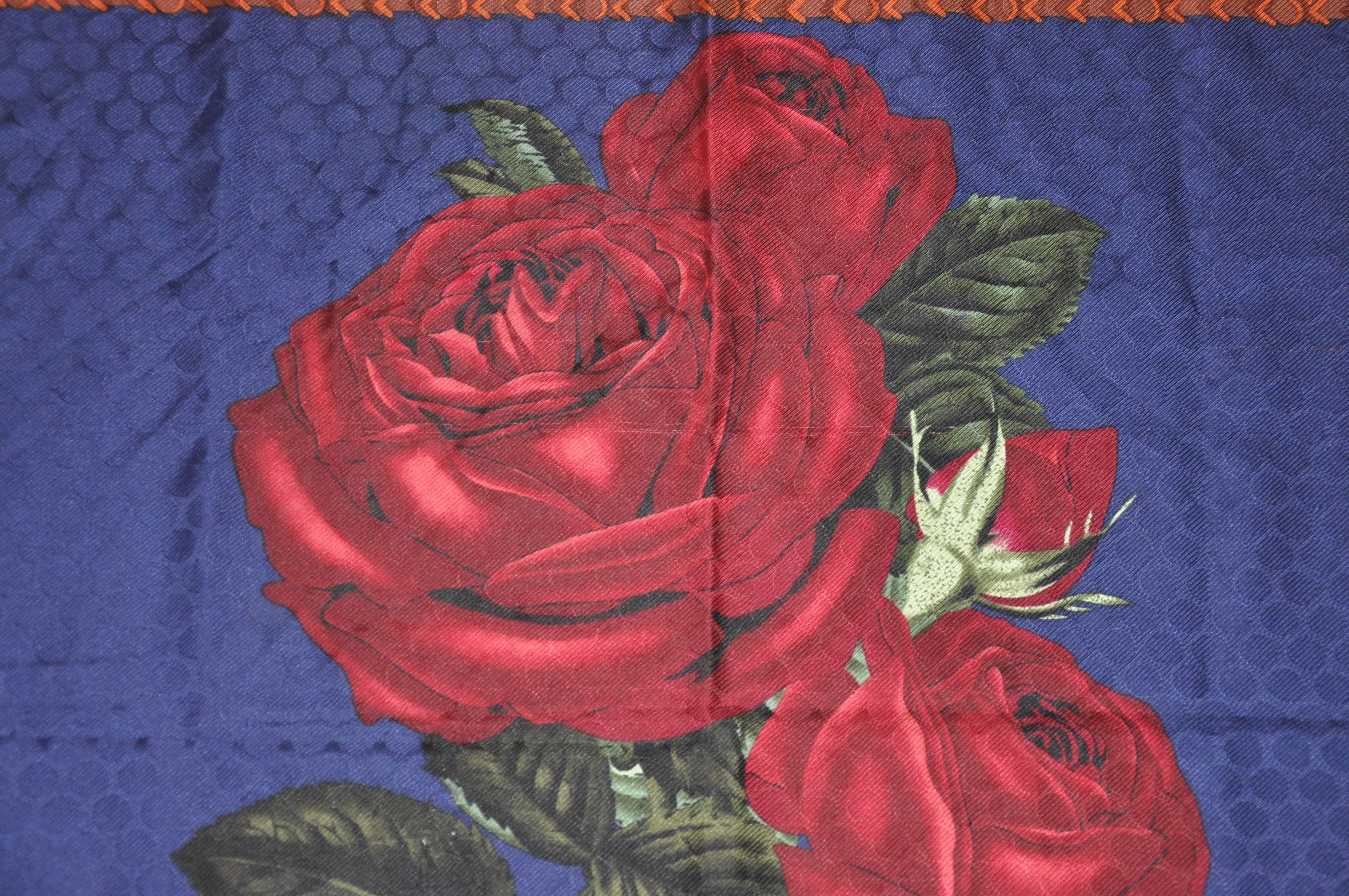 Perry Ellis - Écharpe « Portrait de Roses » en jacquard de soie texturé Bon état - En vente à New York, NY
