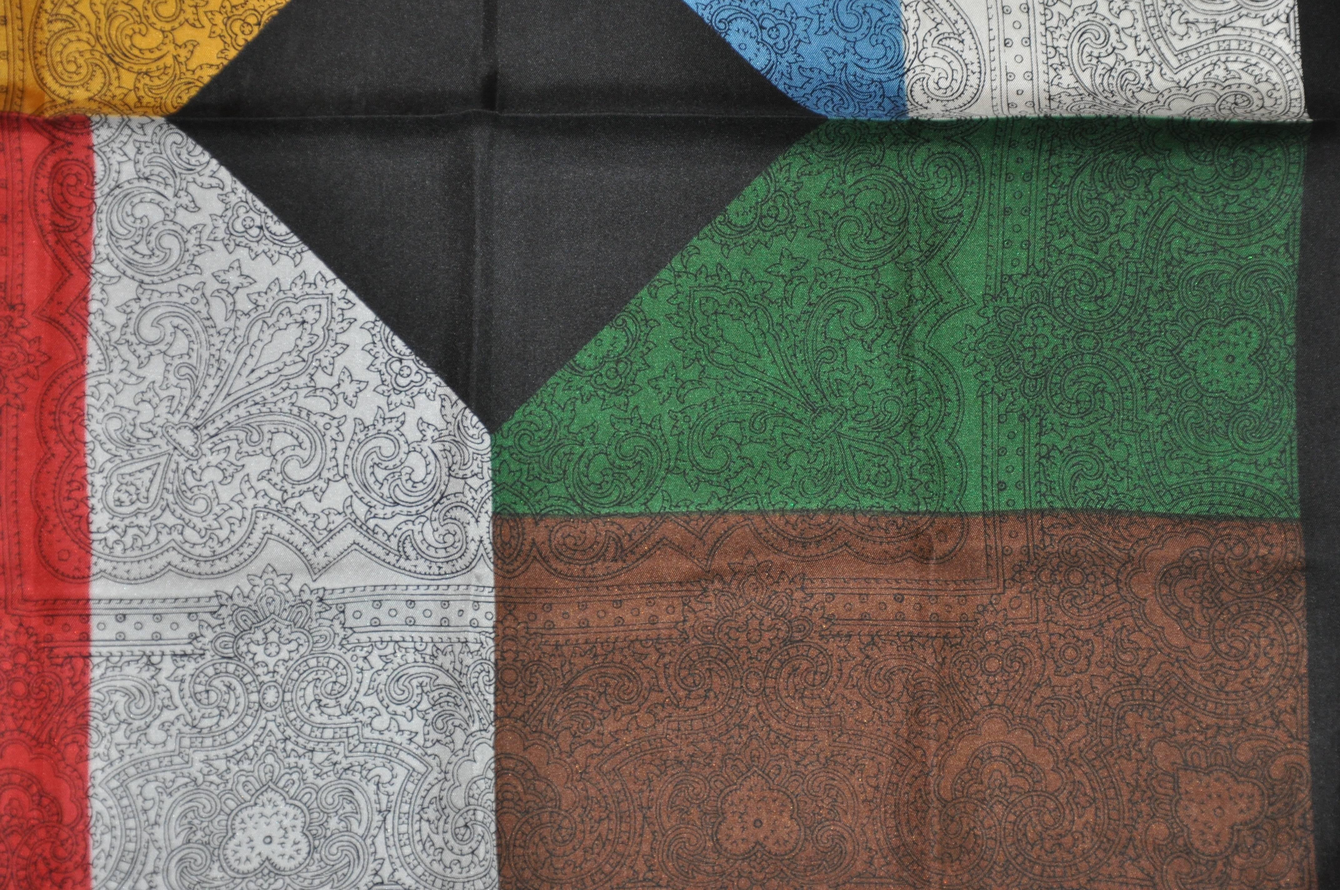      Mouchoir Dumont en soie multicolore multi-palettes merveilleusement élégant, accentué par des bords roulés à la main, mesure 17 pouces par 17 pouces. Fabriquées en Italie.