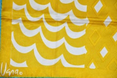 Abstrakter Schal mit Smaragd, Gold und Elfenbein von Vera