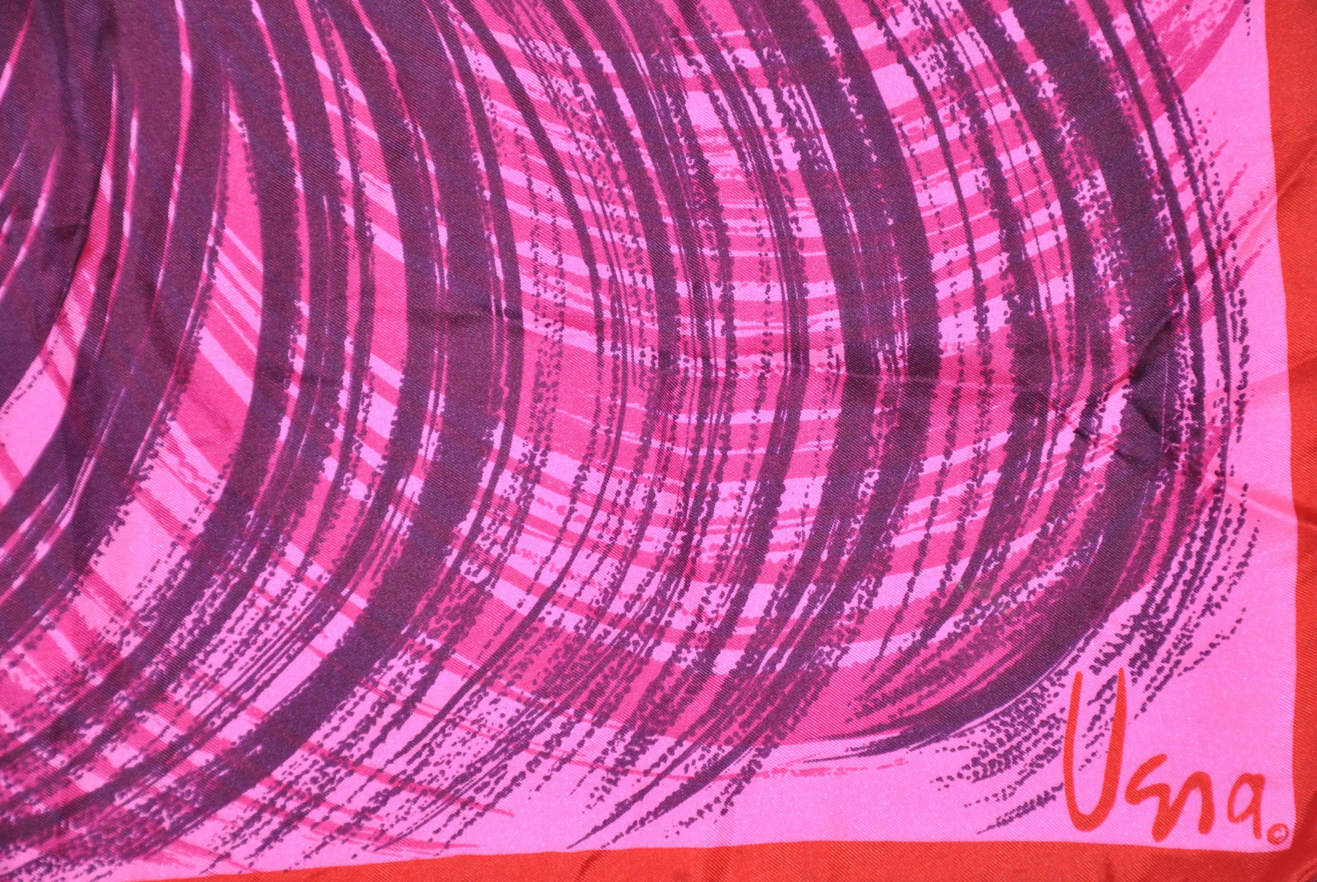        Vera wunderbar kühn und lebendige Multi-Farben von tiefen Veilchen, fuchsia, rosa und rot und akzentuiert mit handgerollten violetten Kanten, misst 22 1/2 Zoll von 23 Zoll. Hergestellt in Japan.
