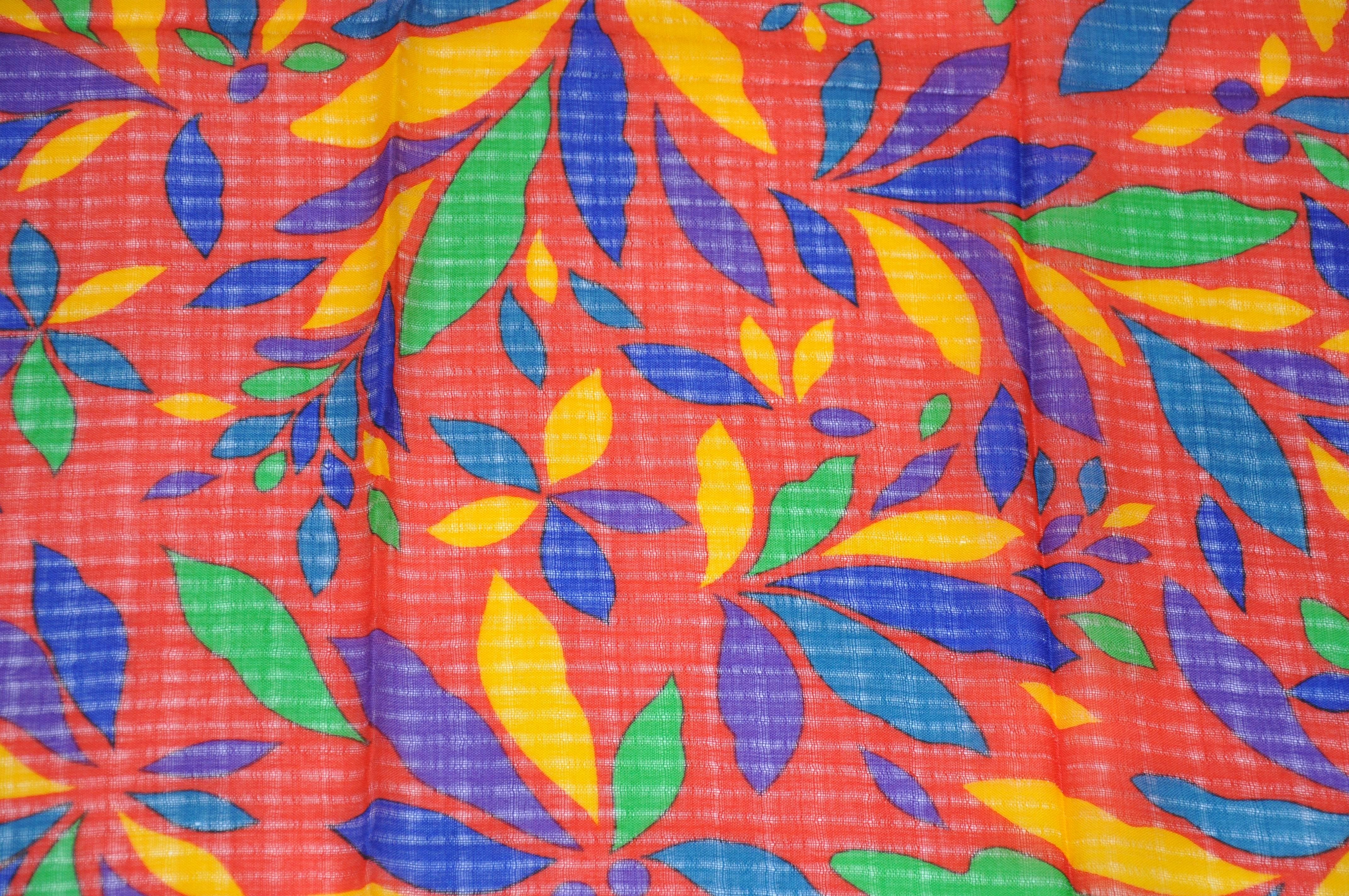 da uomo o donna Sciarpa Challis in lana di Yves Saint Laurent rosso vivo con audaci fiori multicolori in vendita