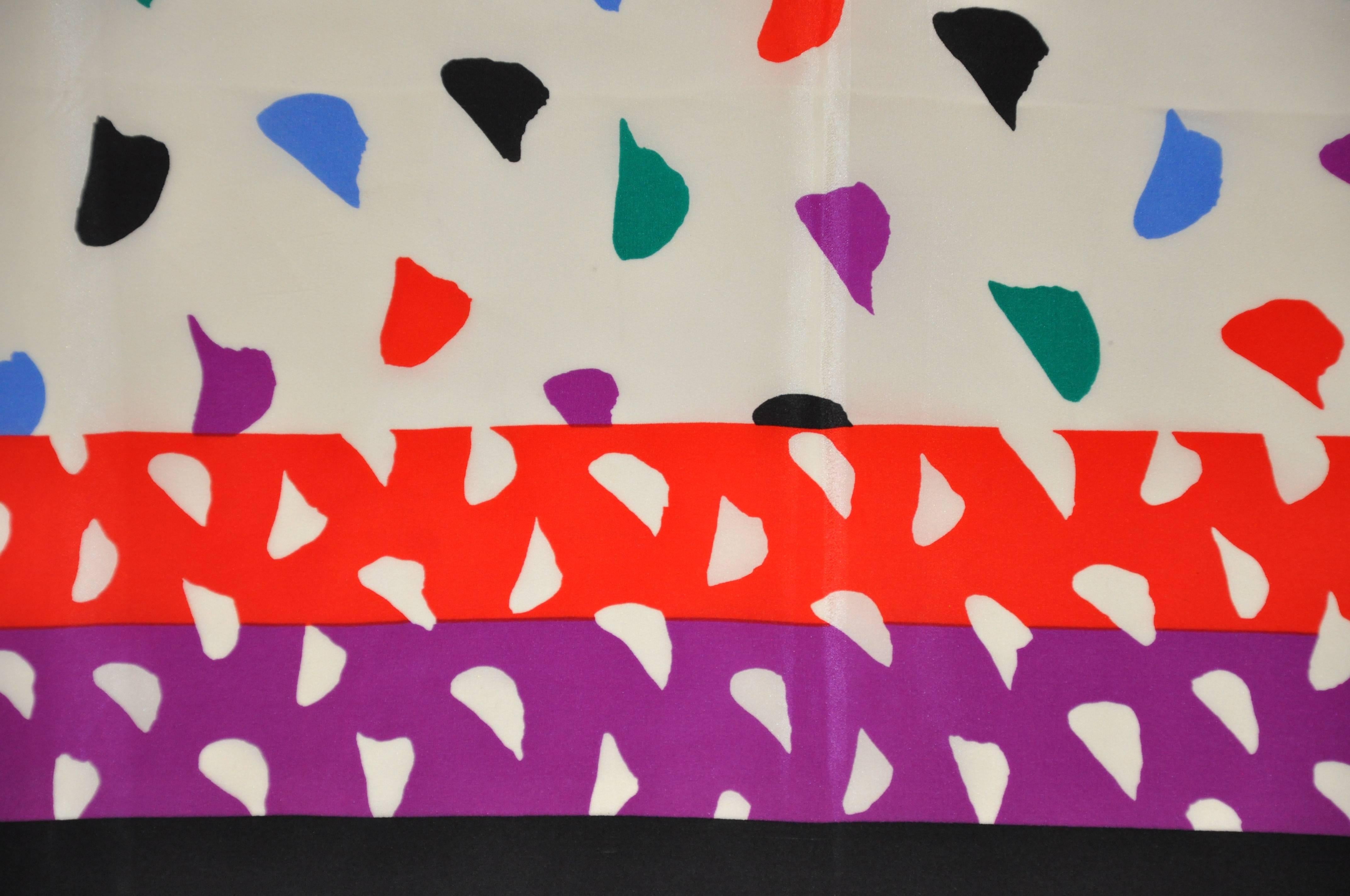 Yves Saint Laurent Mehrfarbiger Seidenschal „Confetti“ im Zustand „Gut“ im Angebot in New York, NY