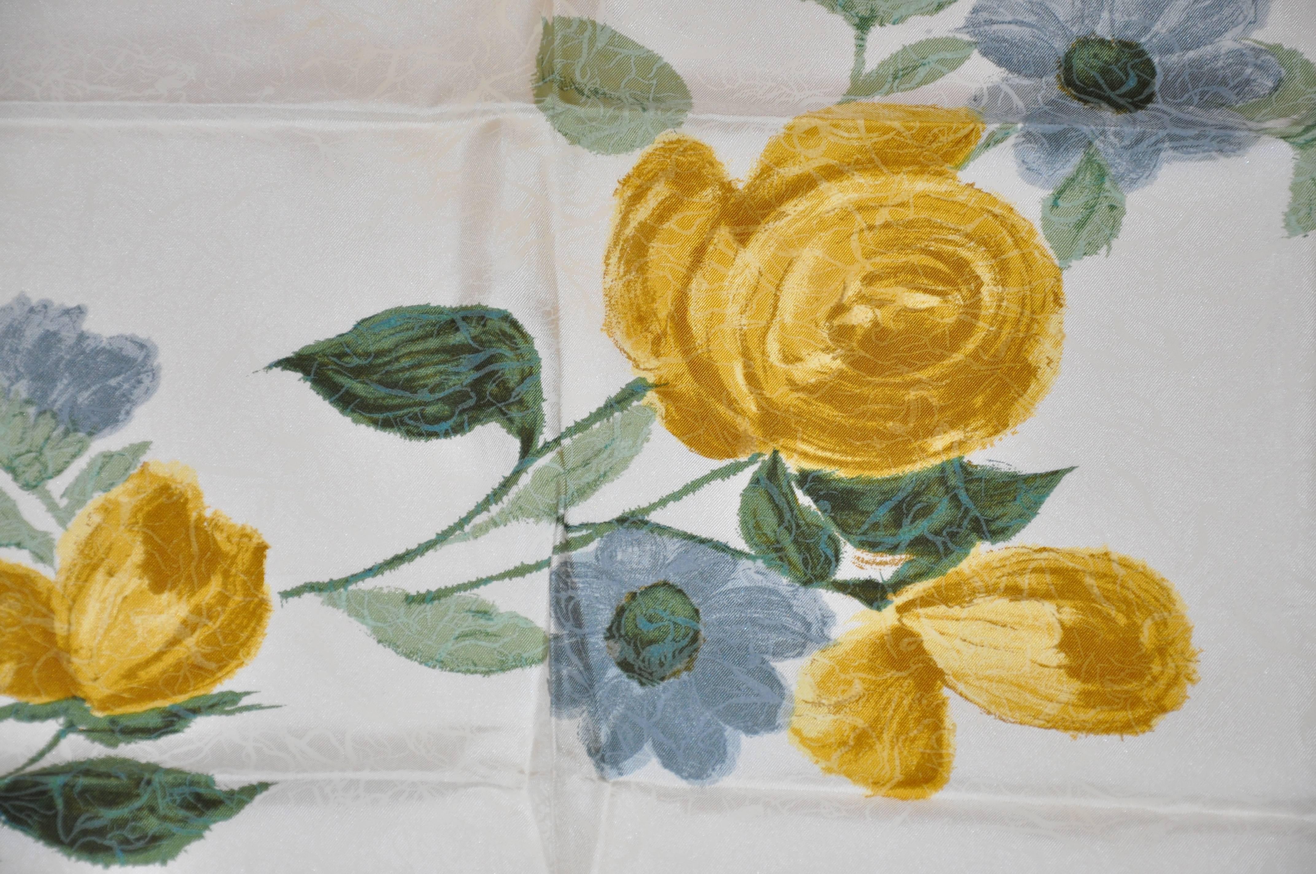        Wonderfully elegant, the silk jacquard 