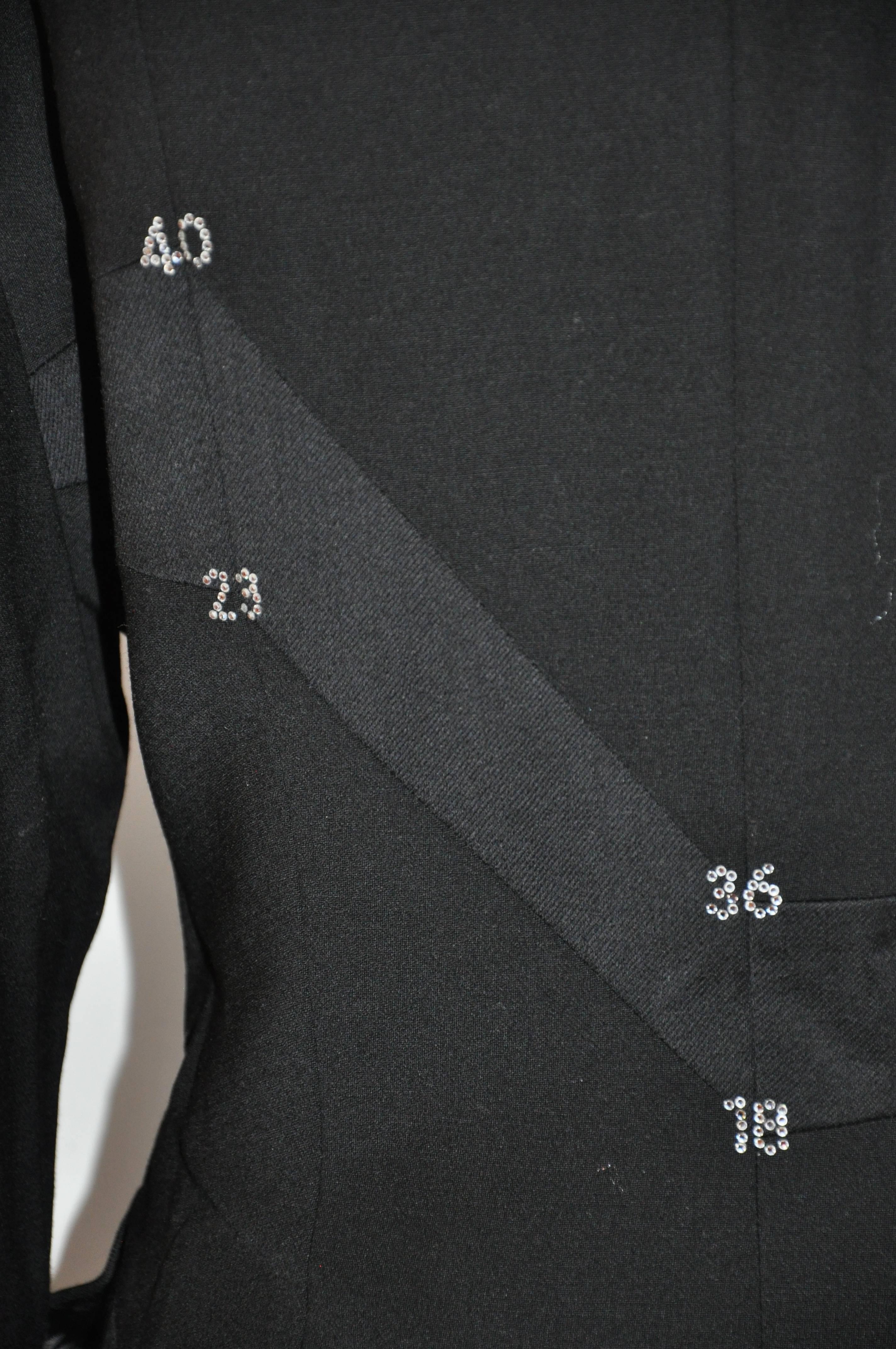 Moschino - Blazer noir « Numerology » déconstruit avec deux poches dans les poches en vente 2