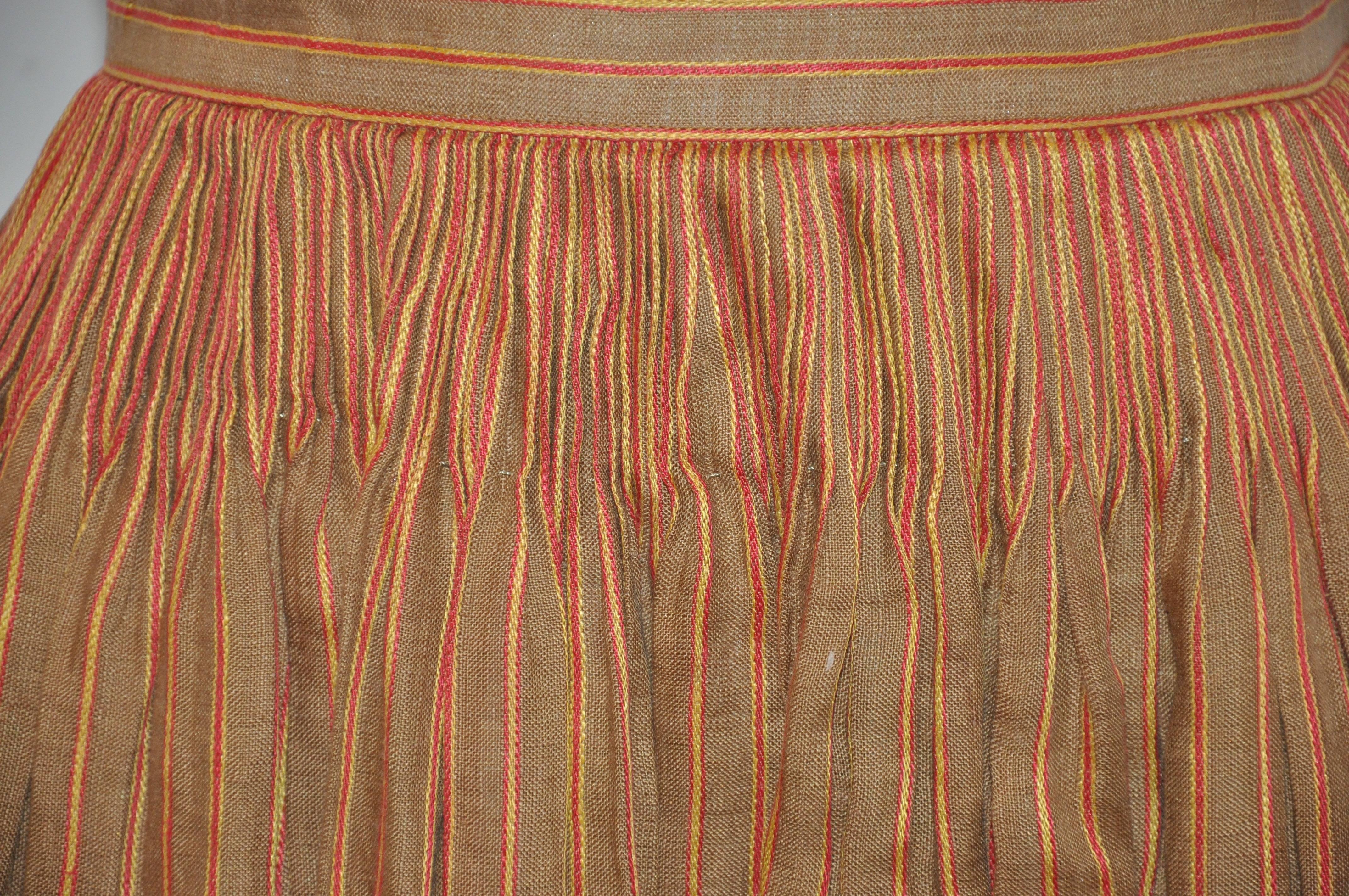 Marron Oscar de la Renta - Jupe plissée en lin de soie et lin brun foncé avec rayures plissées à la main et détails décoratifs en vente