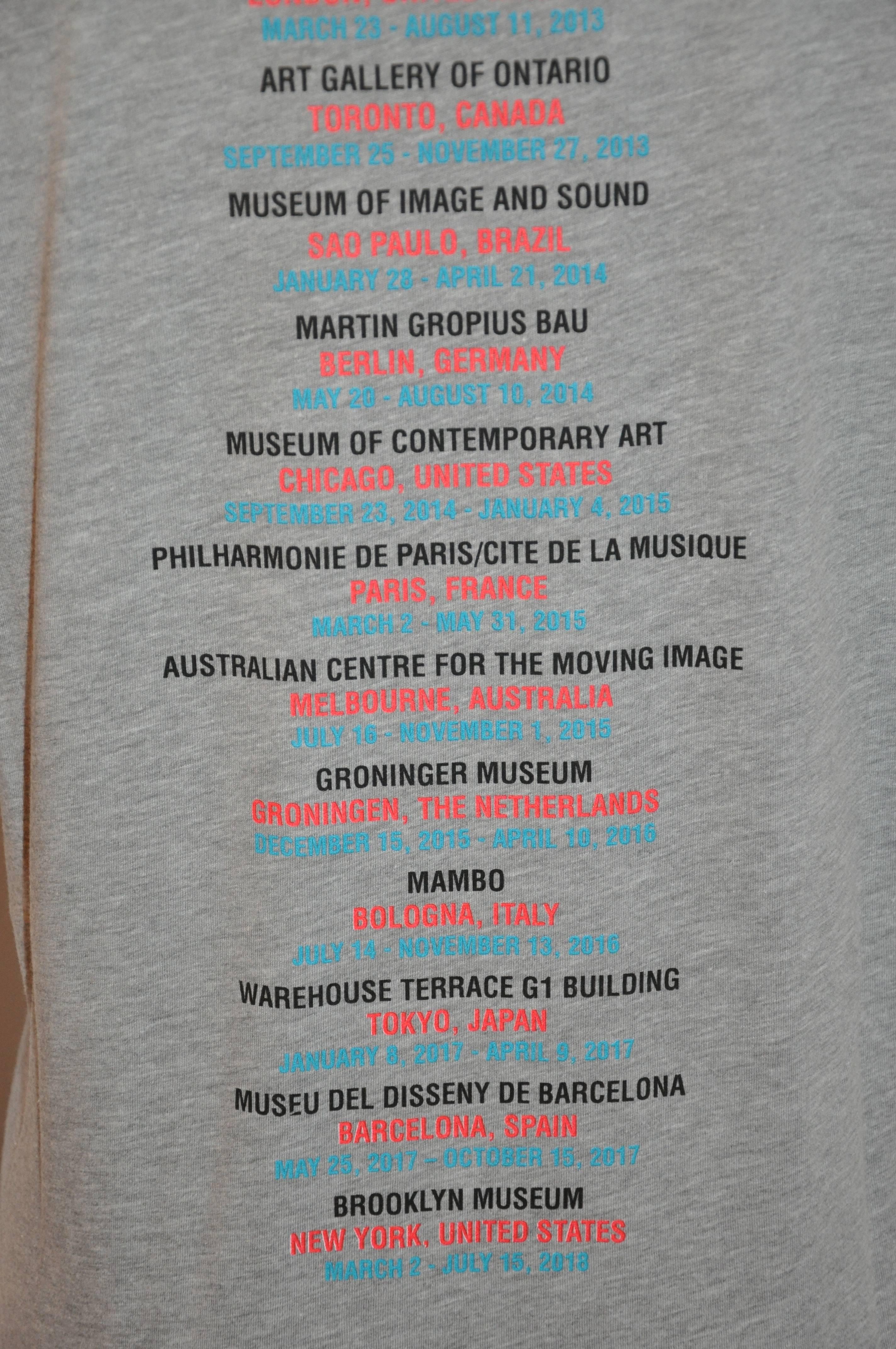 David Bowie « Exposition rétrospective de la ville de New York »  T-shirt en coton gris « Ziggy »  Unisexe en vente