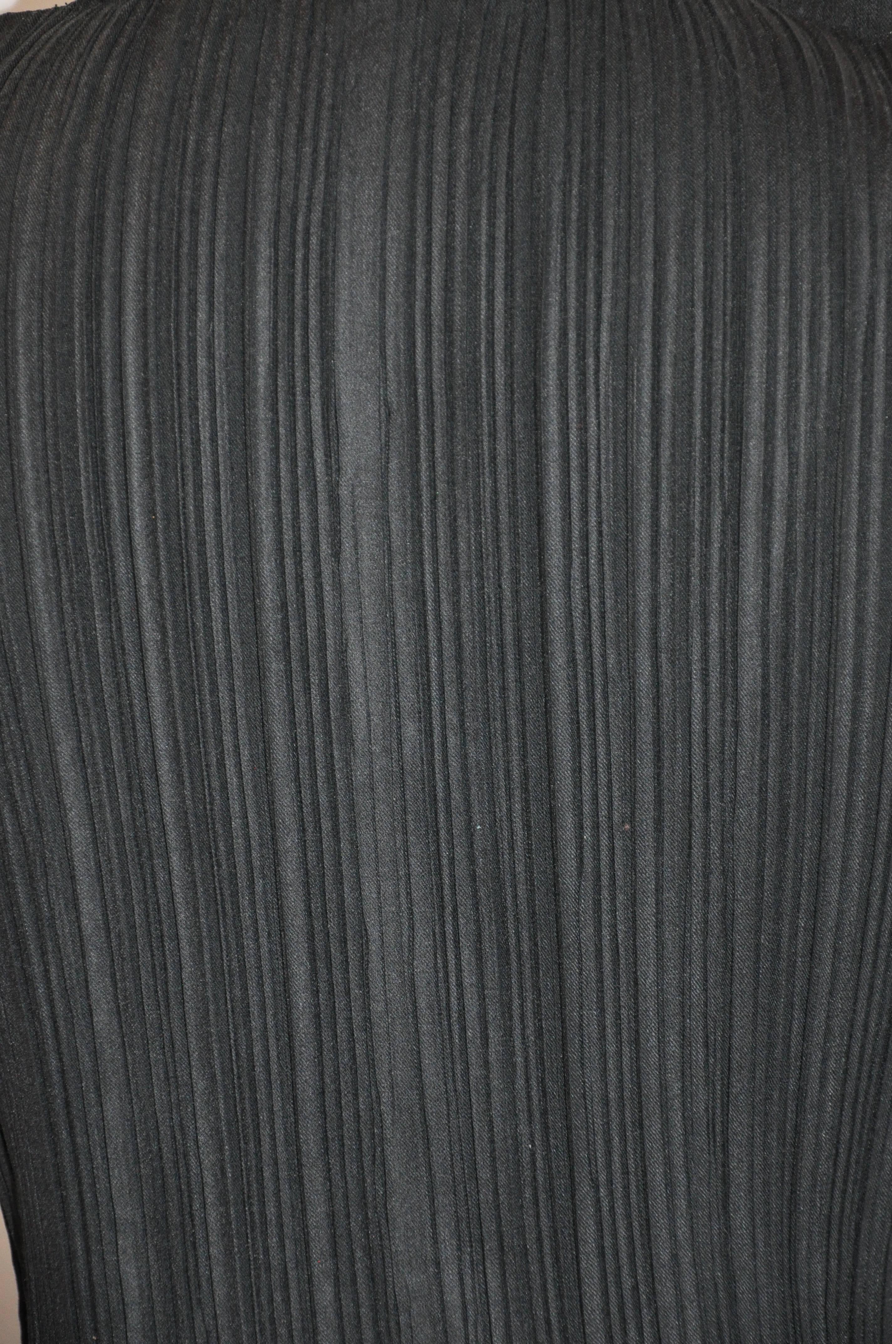 Issey Miyake - Haut noir caractéristique à col haut et manches déconstruites à double fermeture éclair Bon état - En vente à New York, NY