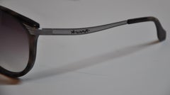 Occhiali da sole Vivienne Westwood con guscio di tartaruga scuro e finiture in argento