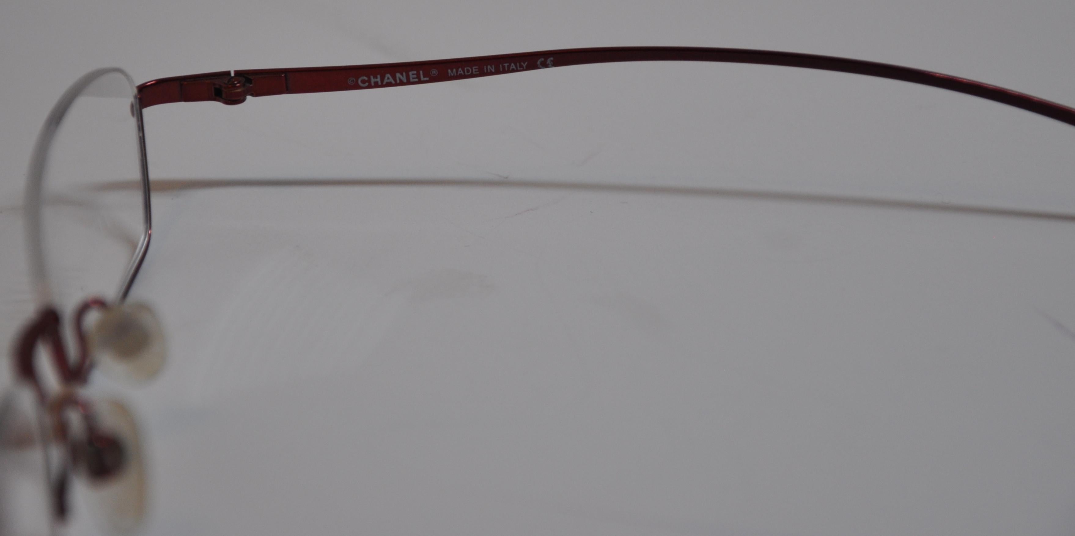 Chanel Titanium Iridescent Cranberry-Red Weightless Reading Glasses In New Condition In New York, NY