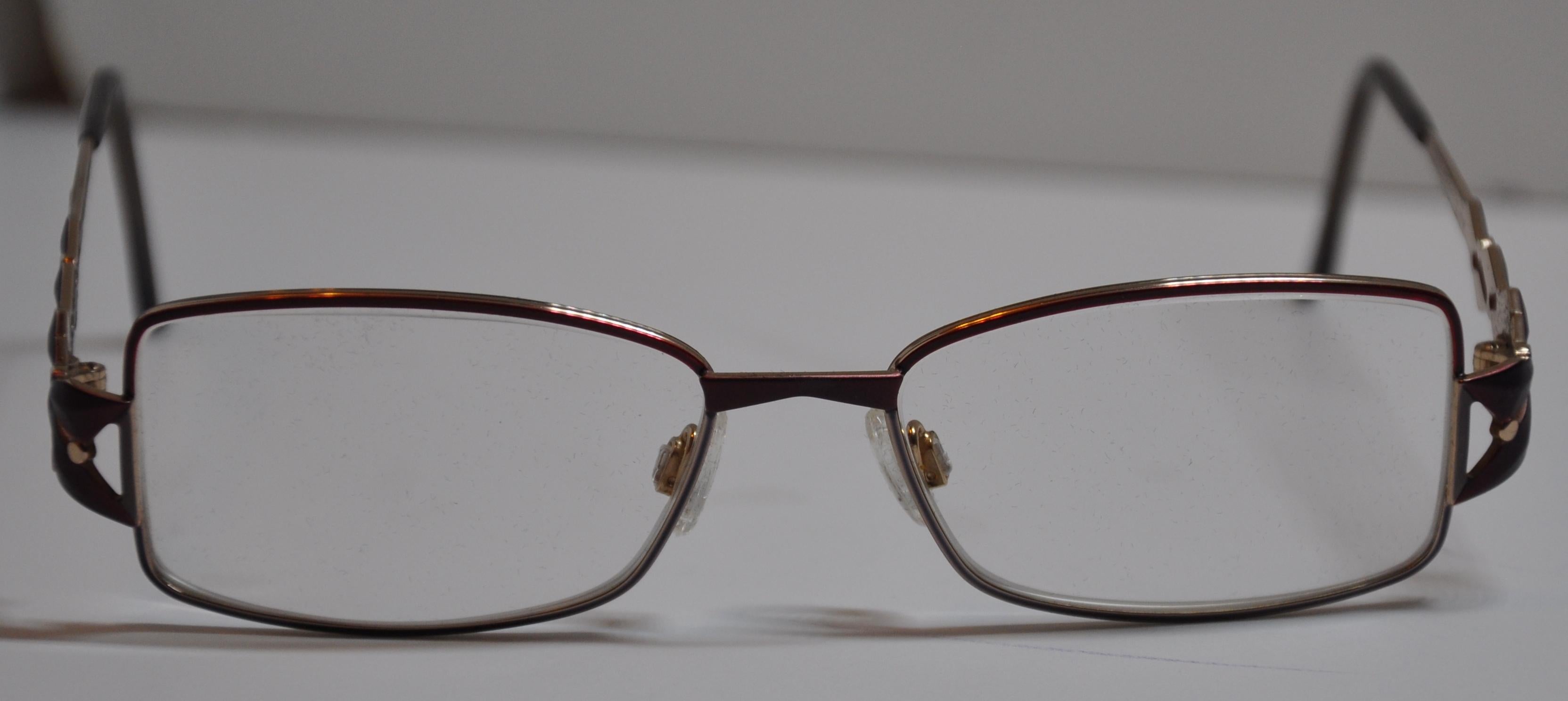       Cazal wunderbar detailliert Gold Hardware verschreibungspflichtige Brille ist mit mehreren tief-lavendelfarbenen 