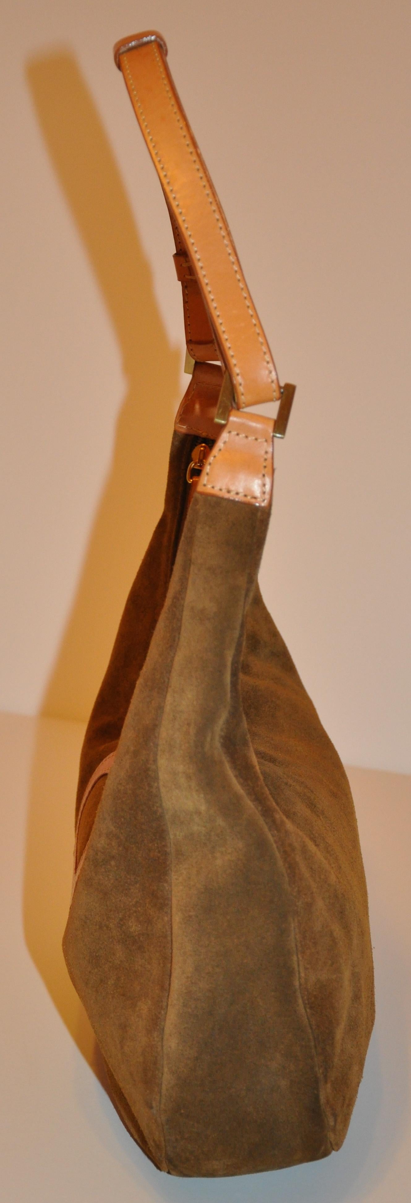 Ferragamo - Sac à bandoulière en cuir d'agneau brun clair et daim avec portefeuille assorti, automne Bon état - En vente à New York, NY