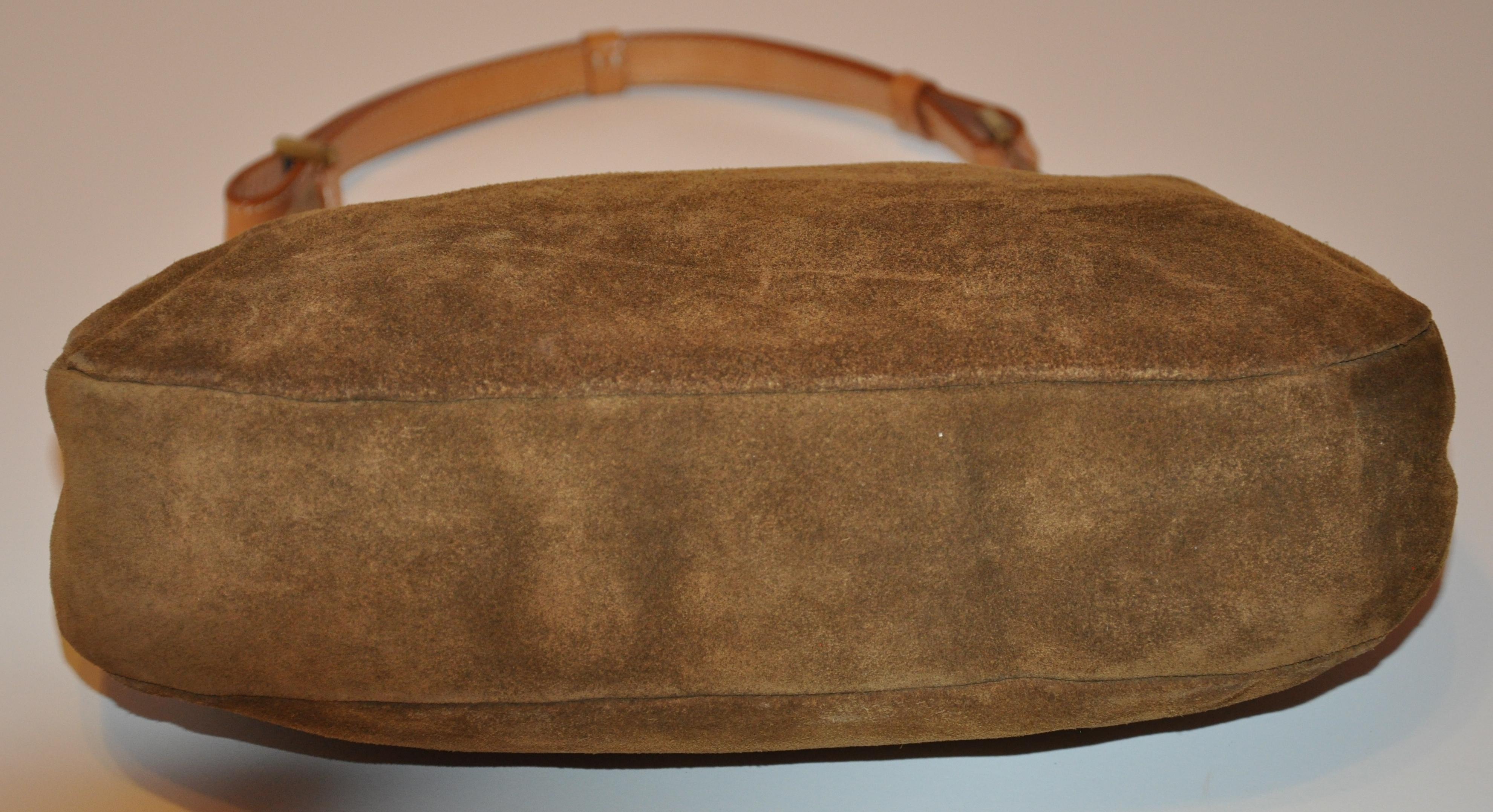 Women's or Men's Ferragamo Autumn Tan Lambskin Suede Shoulder Bag with Matching Wallet Ensemble For Sale