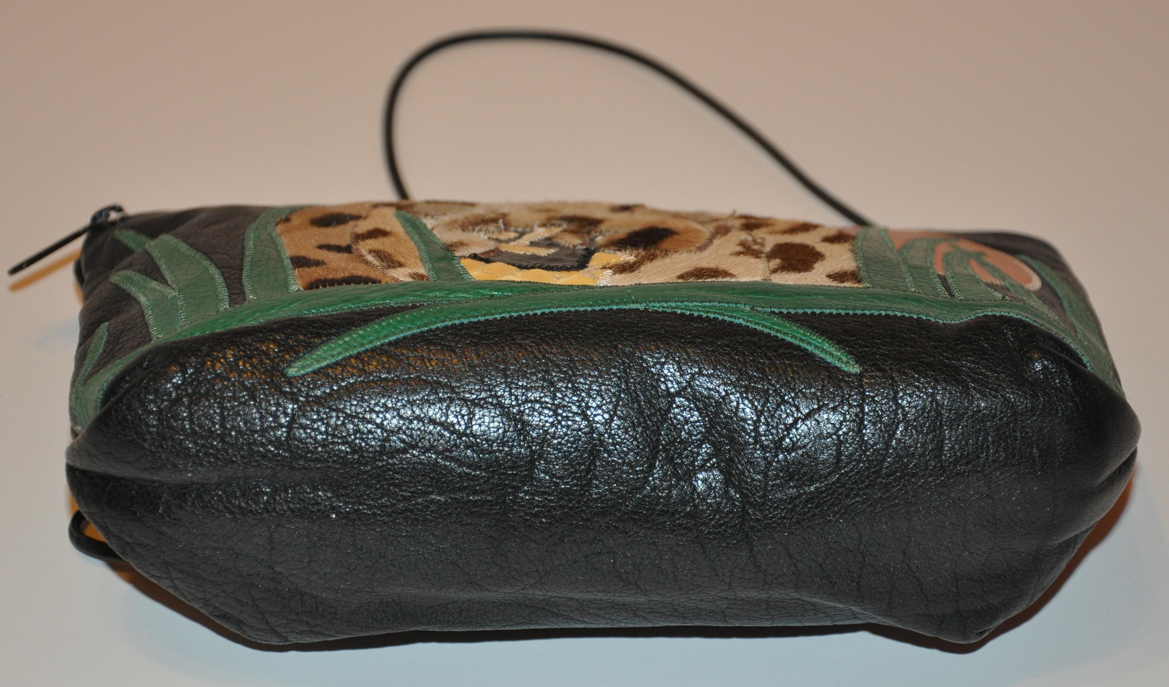 Carlos Falchi - Sac à bandoulière en cuir de veau texturé avec fermeture éclair et patchwork de scène « Jungle » Unisexe en vente