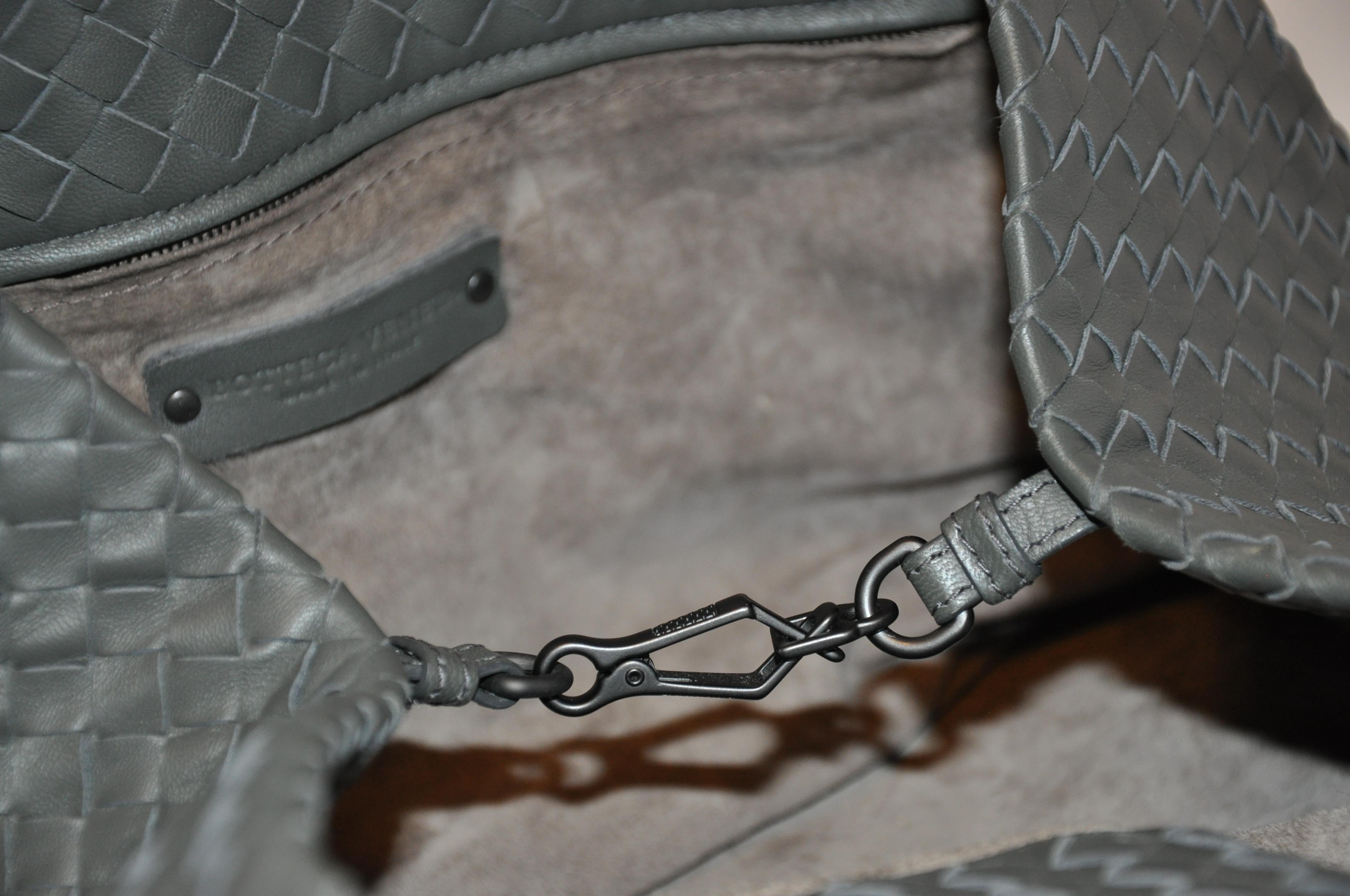 Bottega Veneta - Signature en cuir d'agneau riche - Taupe - Sac à bandoulière à double poignée tissée Unisexe en vente