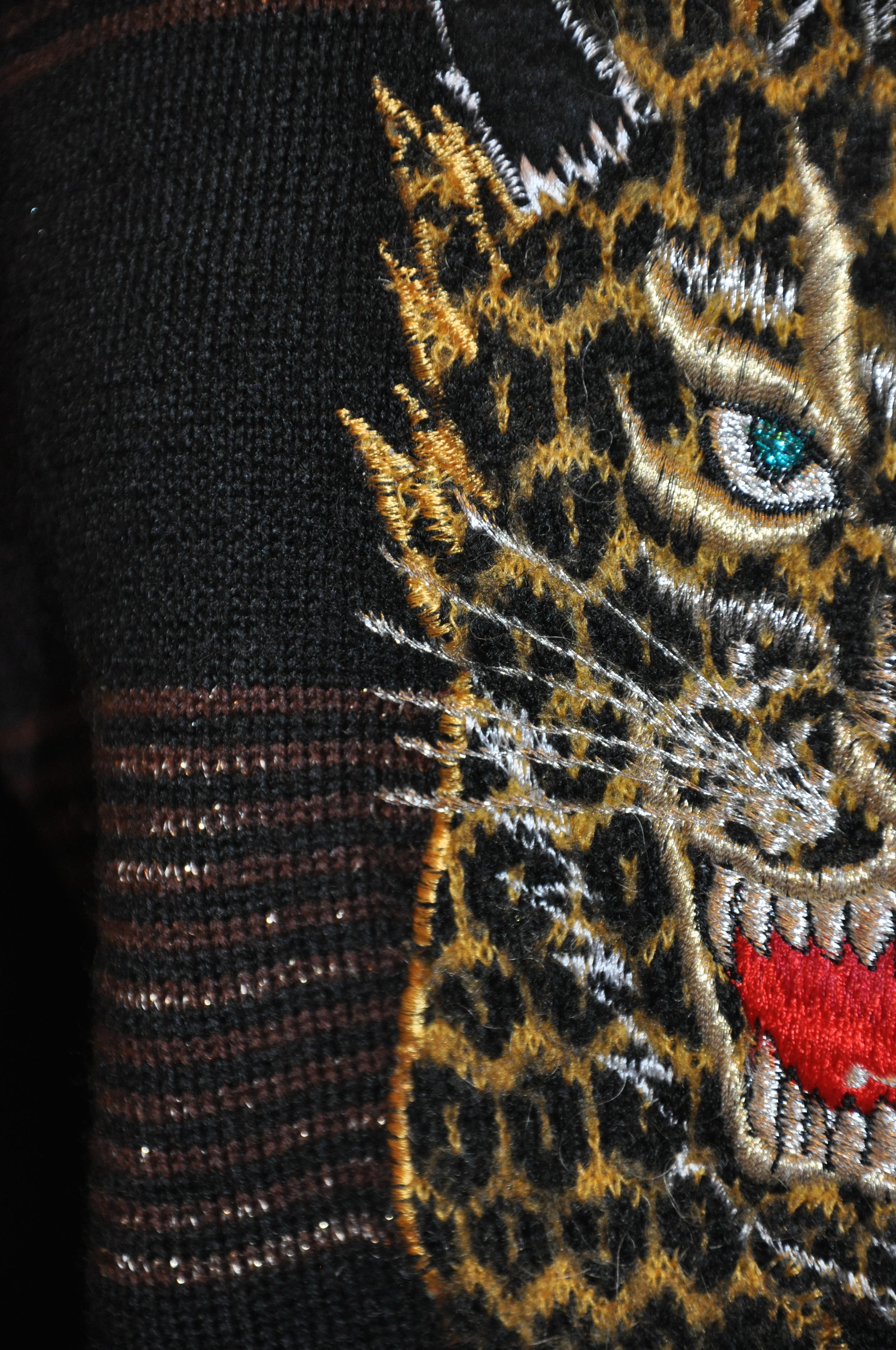 Kansai Yamamoto Ikonischer bestickter Pullover „Leopard“ mit Metallic-Goldwolle von Kansai im Zustand „Gut“ im Angebot in New York, NY