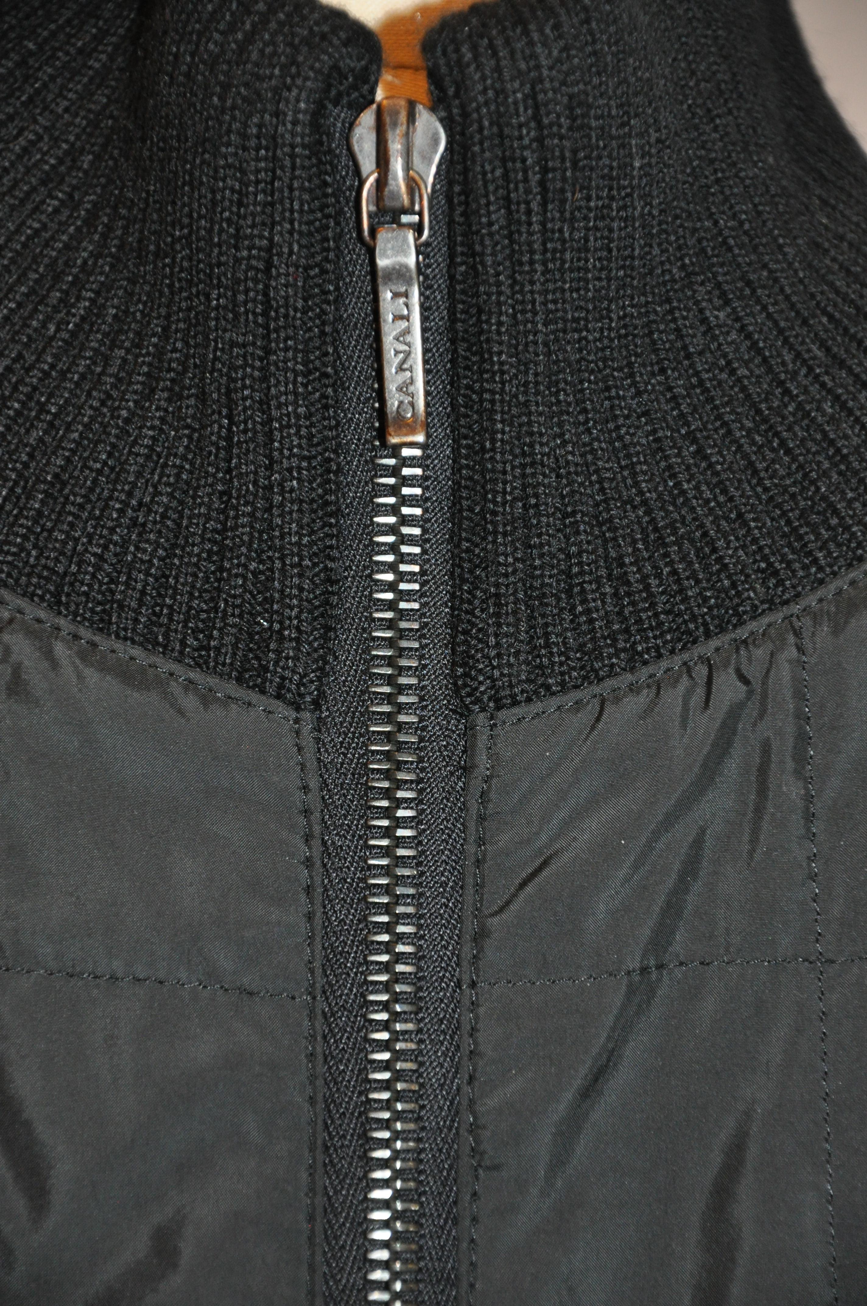 Noir Canali Gilet noir matelassé « Two-Way » à fermeture éclair et col en tricot pour hommes en vente