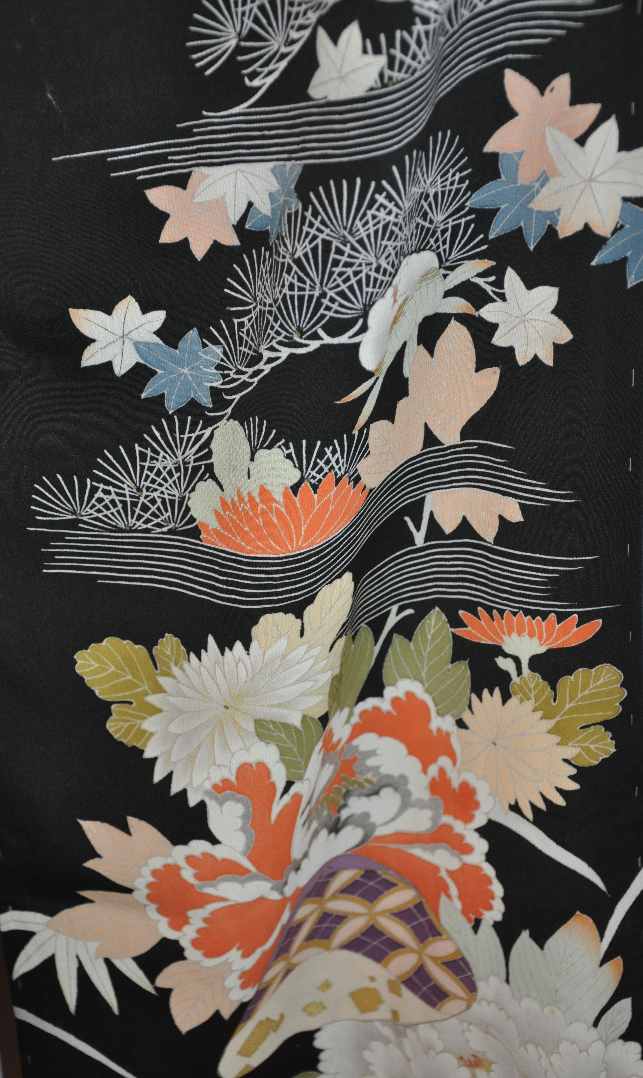Majestic Multi Color „Floral Among Air and Sea“ Japanischer Seidenkimono, mehrfarbig (Schwarz) im Angebot