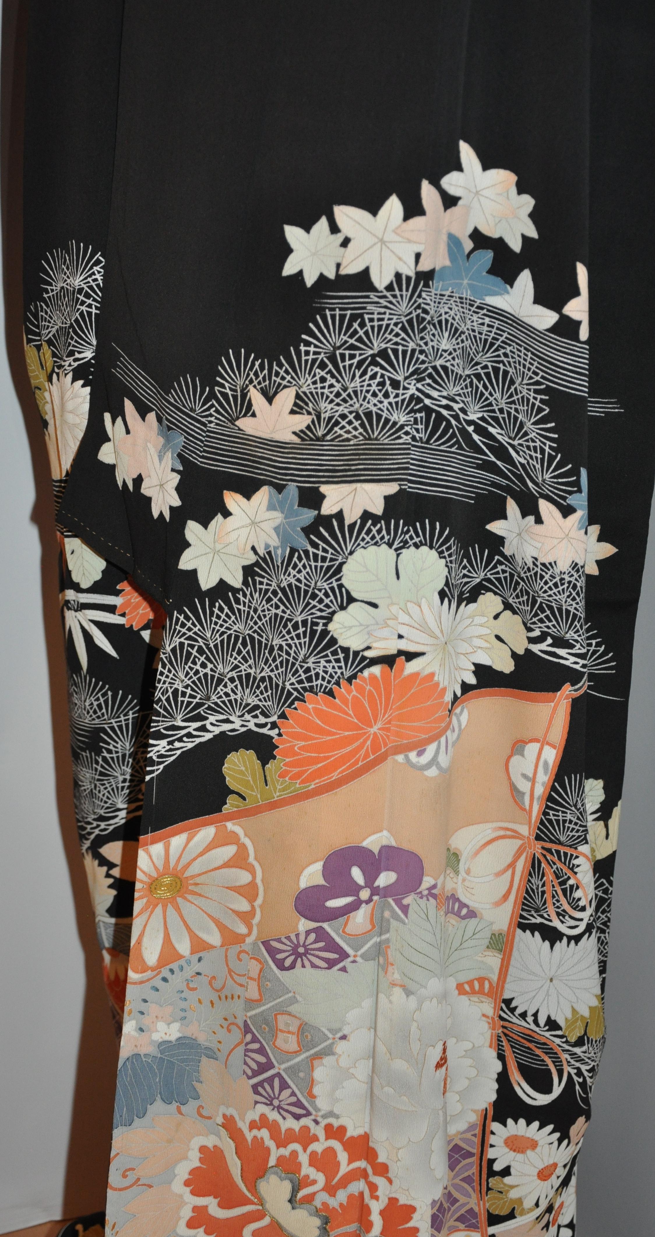 Majestic Multi Color „Floral Among Air and Sea“ Japanischer Seidenkimono, mehrfarbig für Damen oder Herren im Angebot